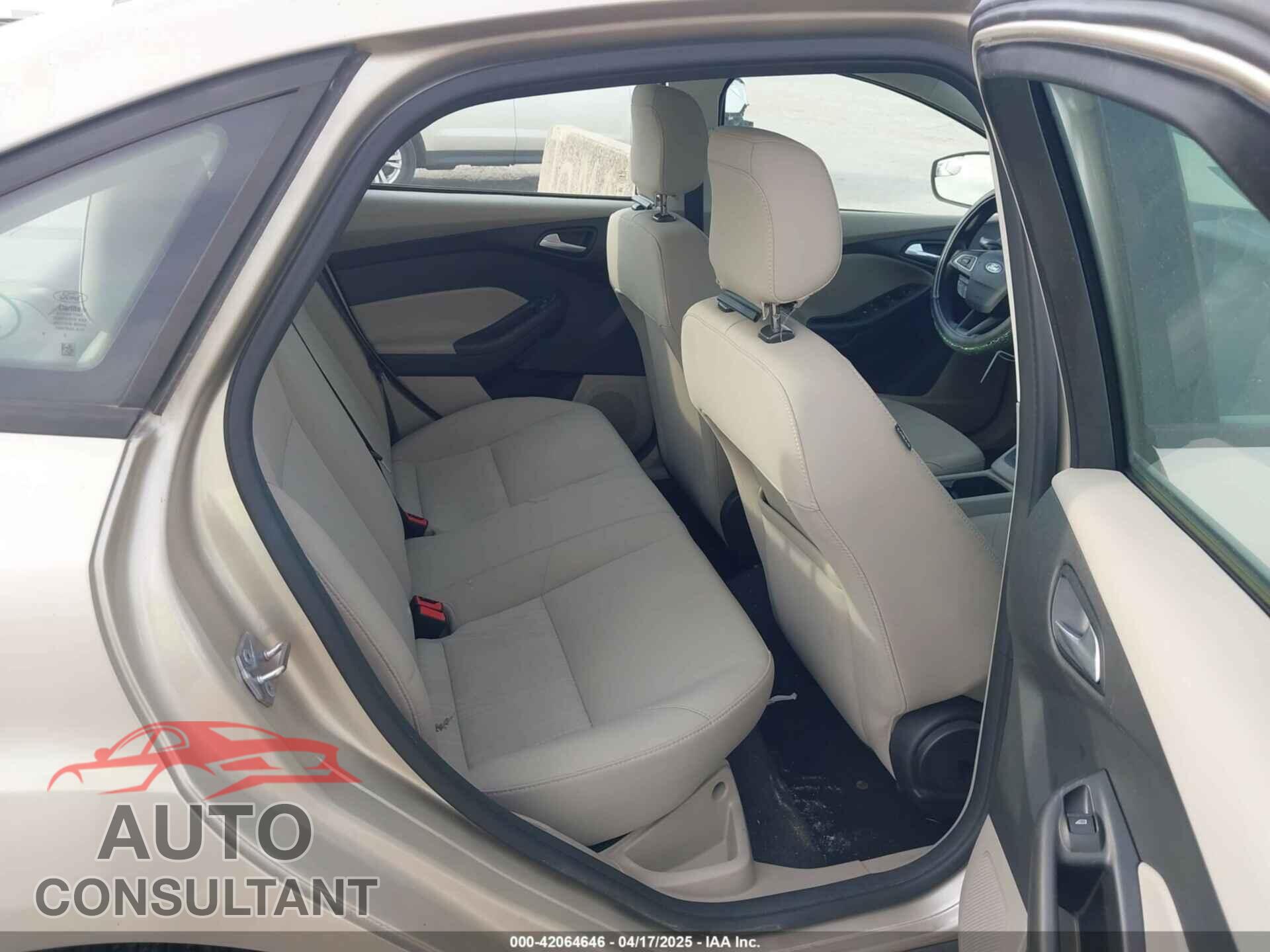 FORD FOCUS 2018 - 1FADP3FE4JL321370