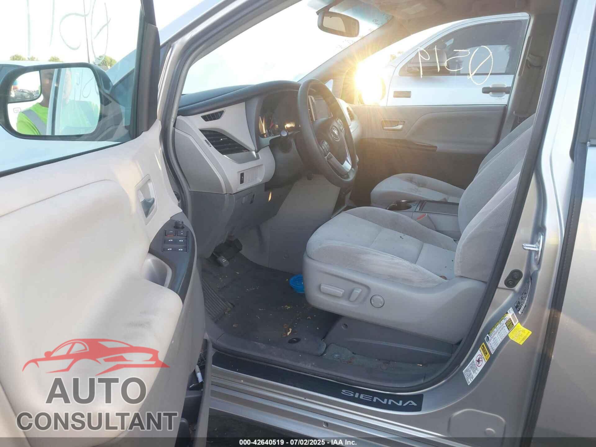 TOYOTA SIENNA 2017 - 5TDKZ3DC2HS856414