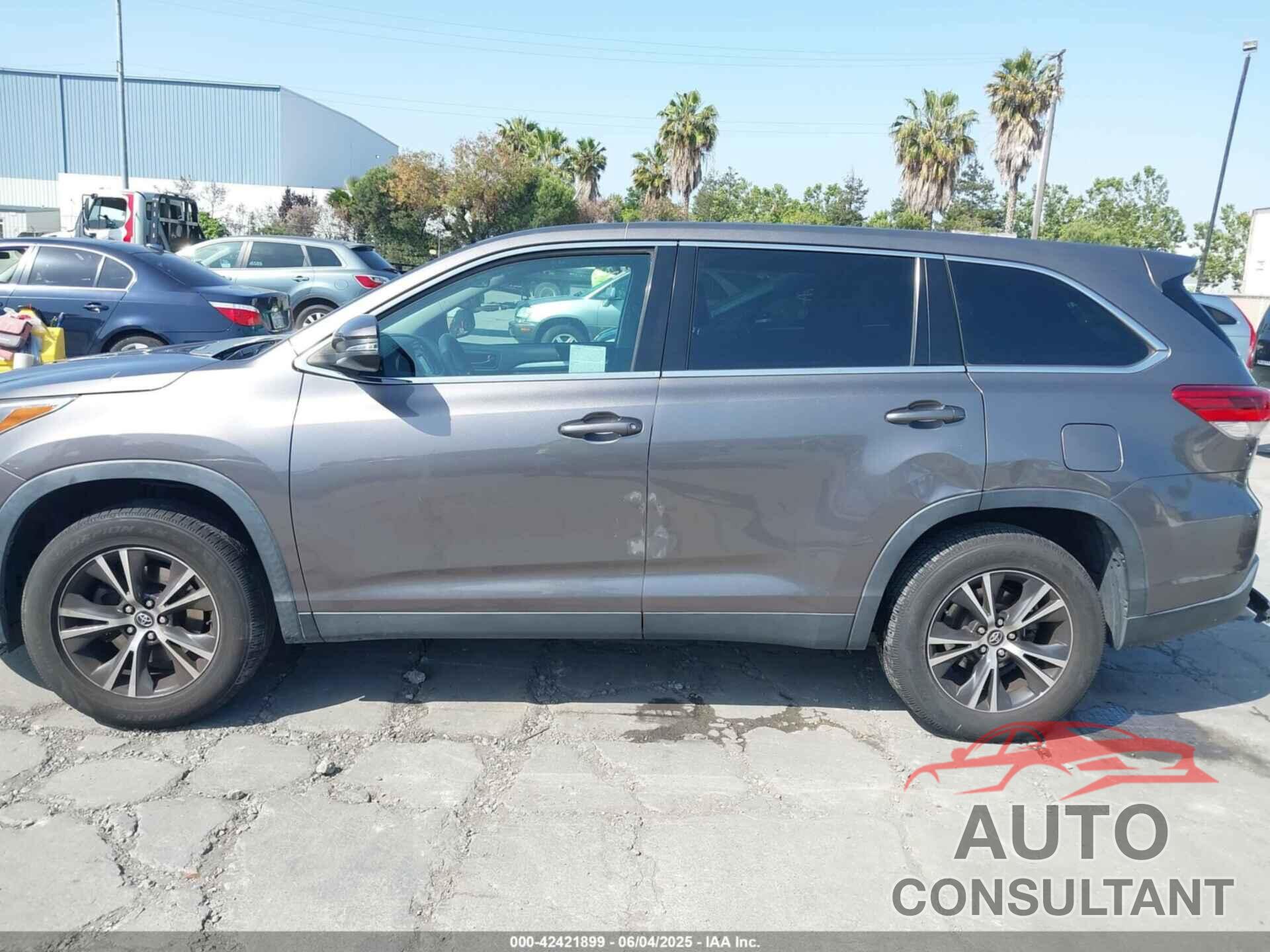 TOYOTA HIGHLANDER 2019 - 5TDZZRFH6KS326822