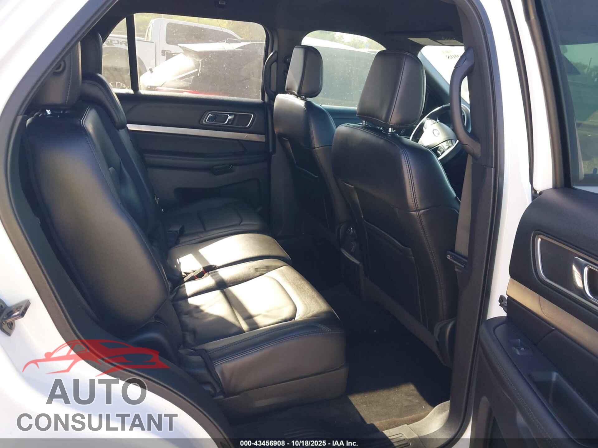 FORD EXPLORER 2018 - 1FM5K7D8XJGB77961