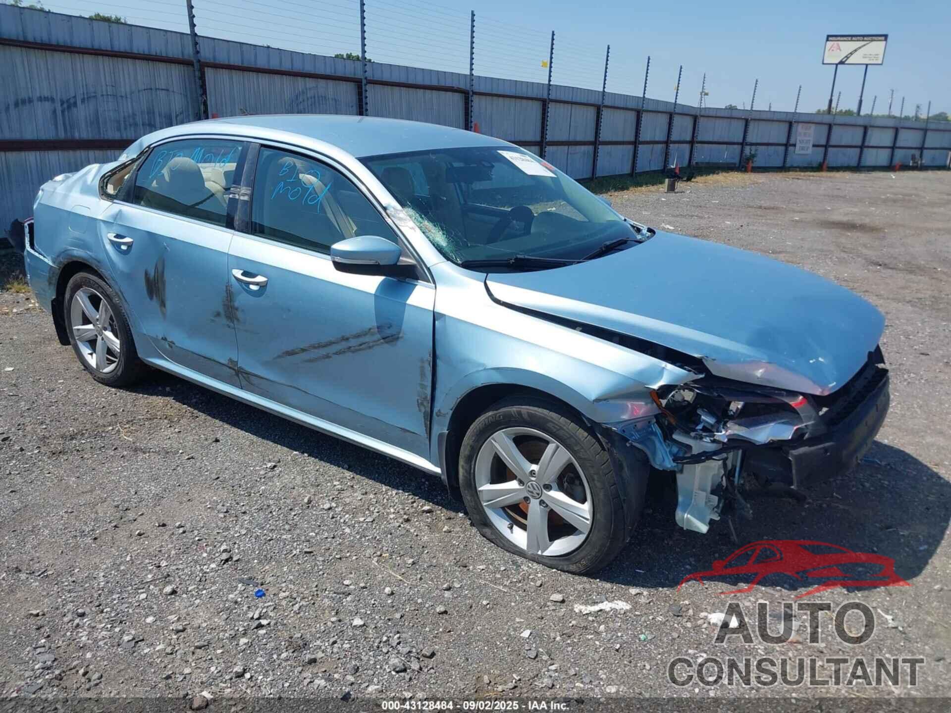 VOLKSWAGEN PASSAT 2013 - 1VWBH7A32DC079112