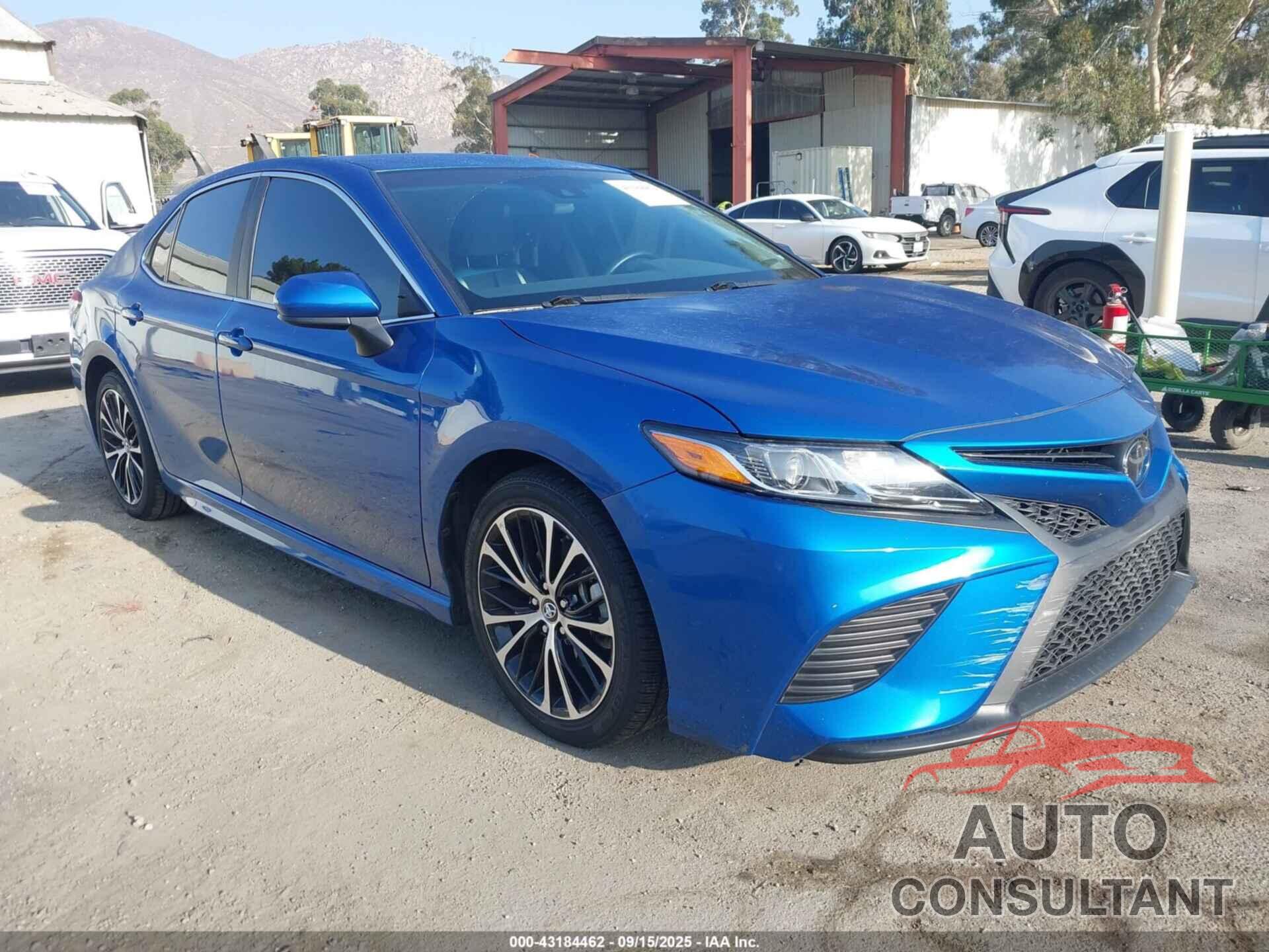 TOYOTA CAMRY 2018 - 4T1B11HK1JU123118