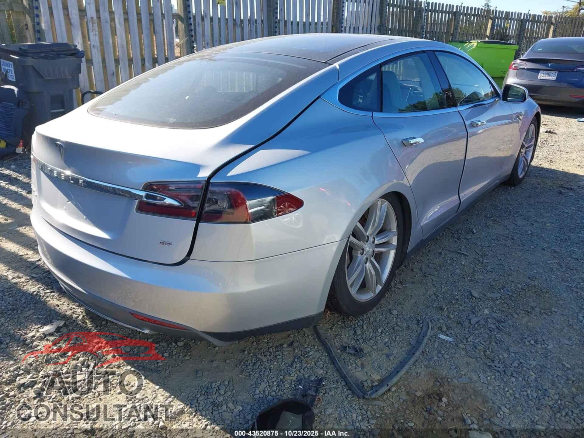 TESLA MODEL S 2013 - 5YJSA1CN8DFP16039