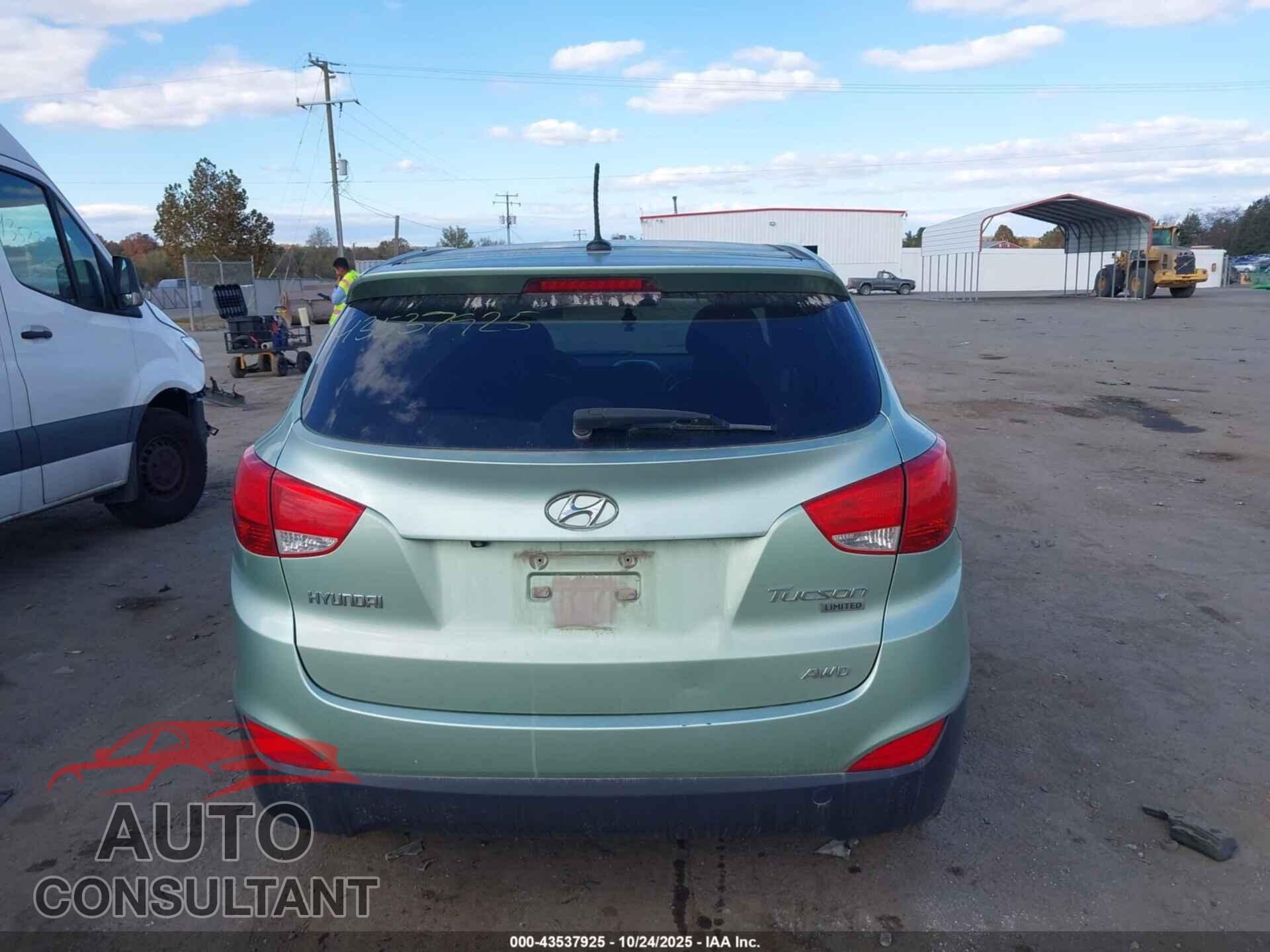 HYUNDAI TUCSON 2011 - KM8JUCAC1BU203473