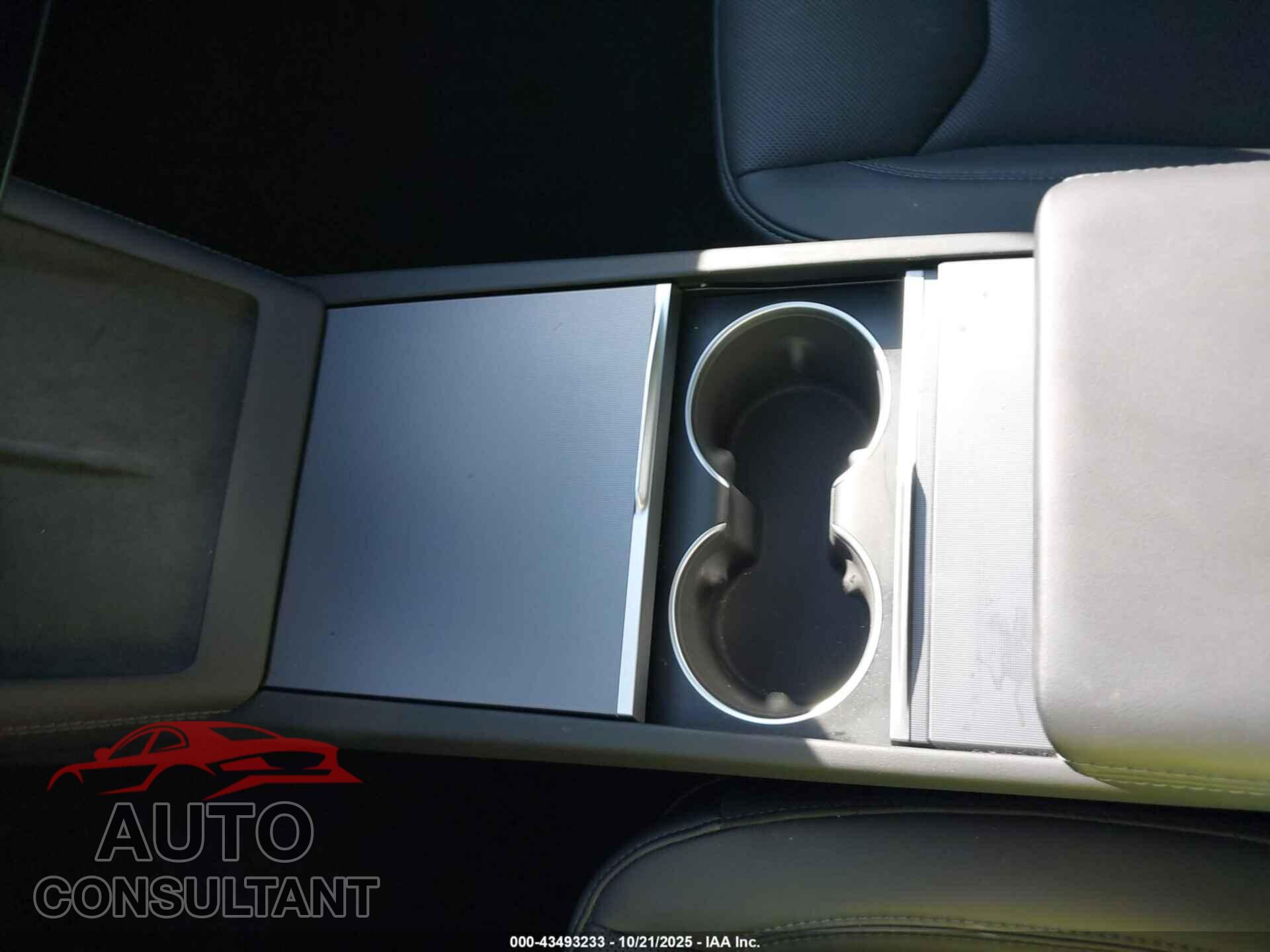 TESLA MODEL 3 2025 - 5YJ3E1EA5SF980285