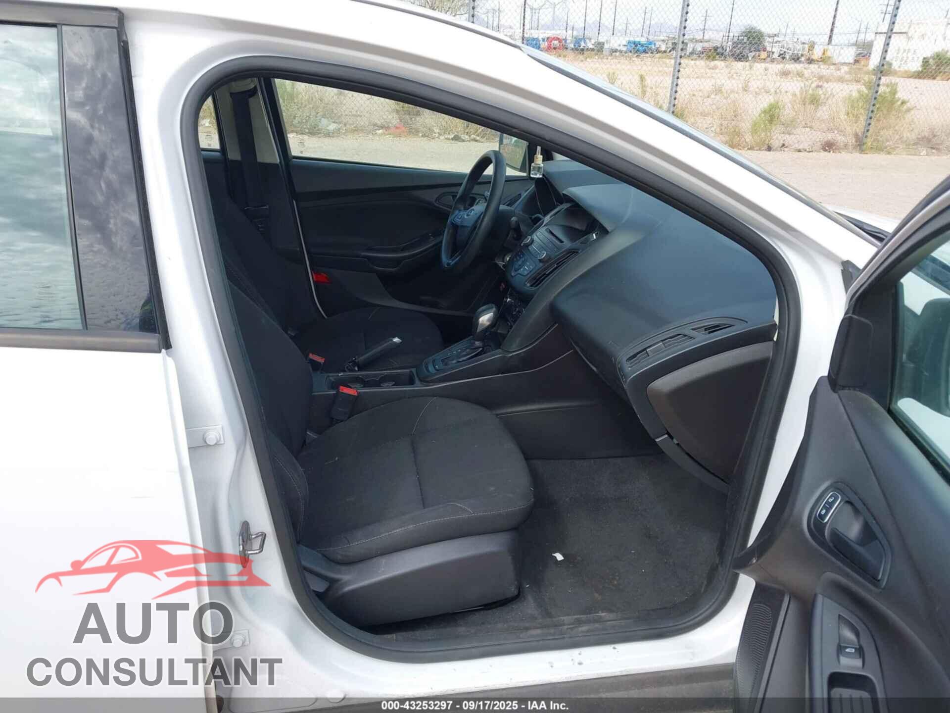 FORD FOCUS 2016 - 1FADP3E22GL380384