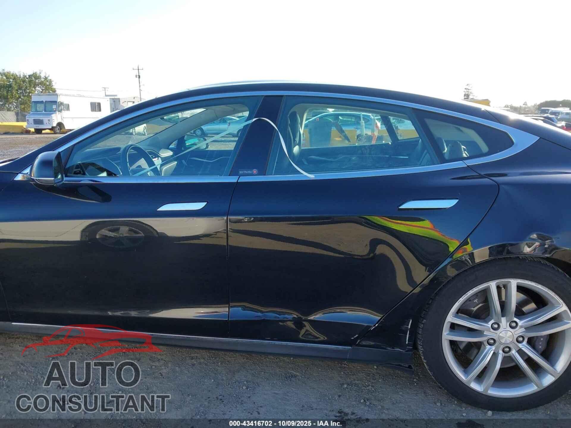 TESLA MODEL S 2013 - 5YJSA1DN0DFP11416