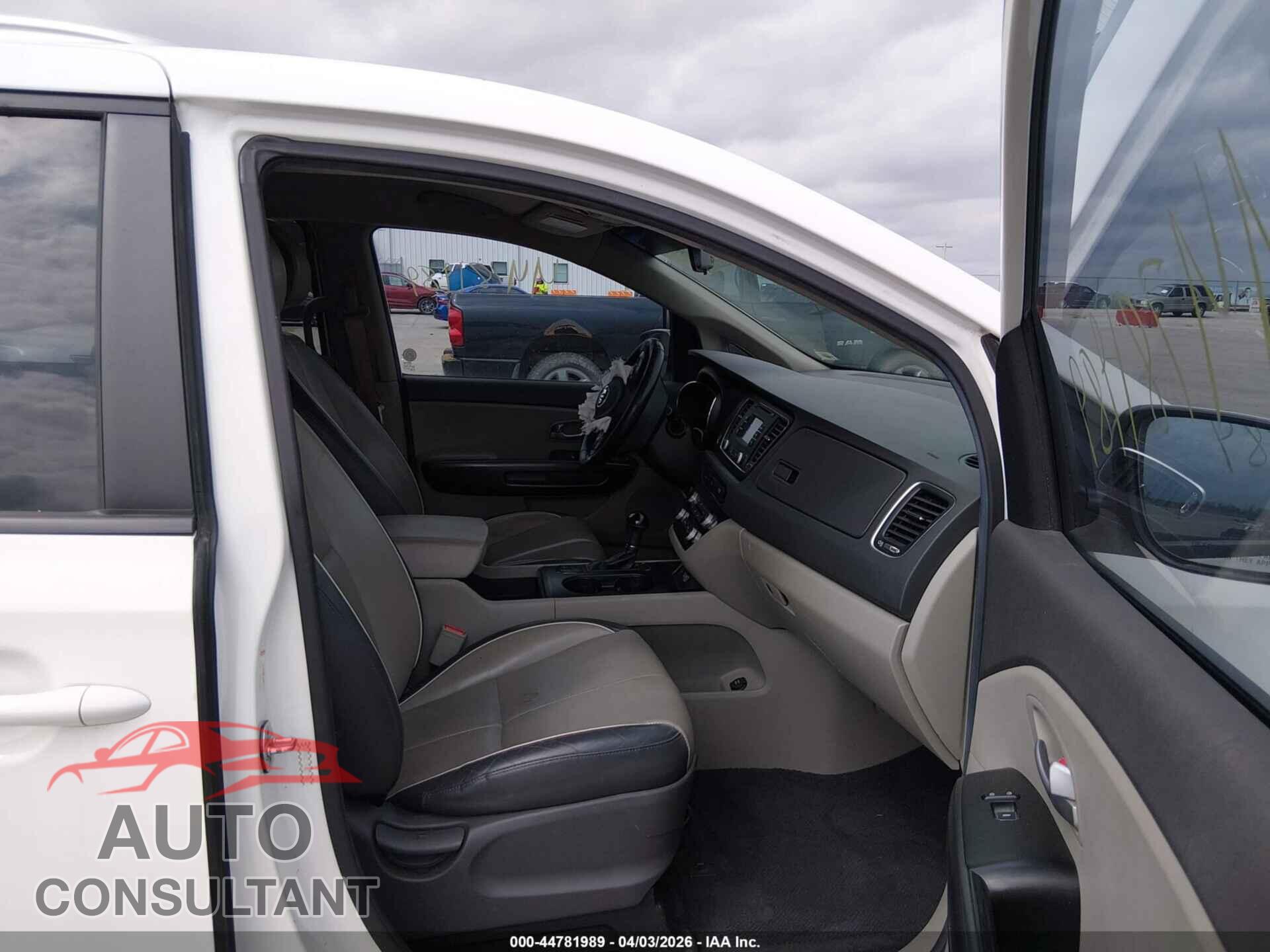 KIA SEDONA 2017 - KNDMB5C19H6237155
