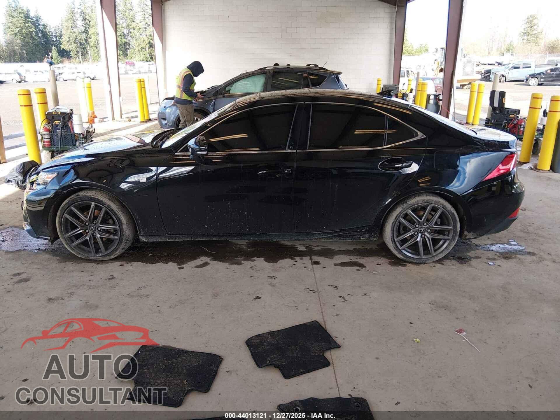 LEXUS IS 250 2015 - JTHCF1D29F5025700