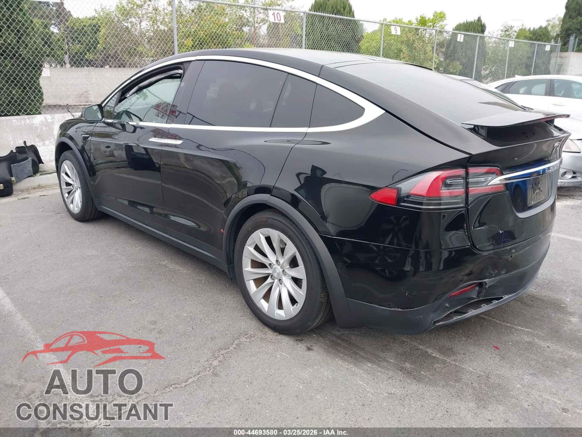TESLA MODEL X 2019 - 5YJXCAE28KF202045