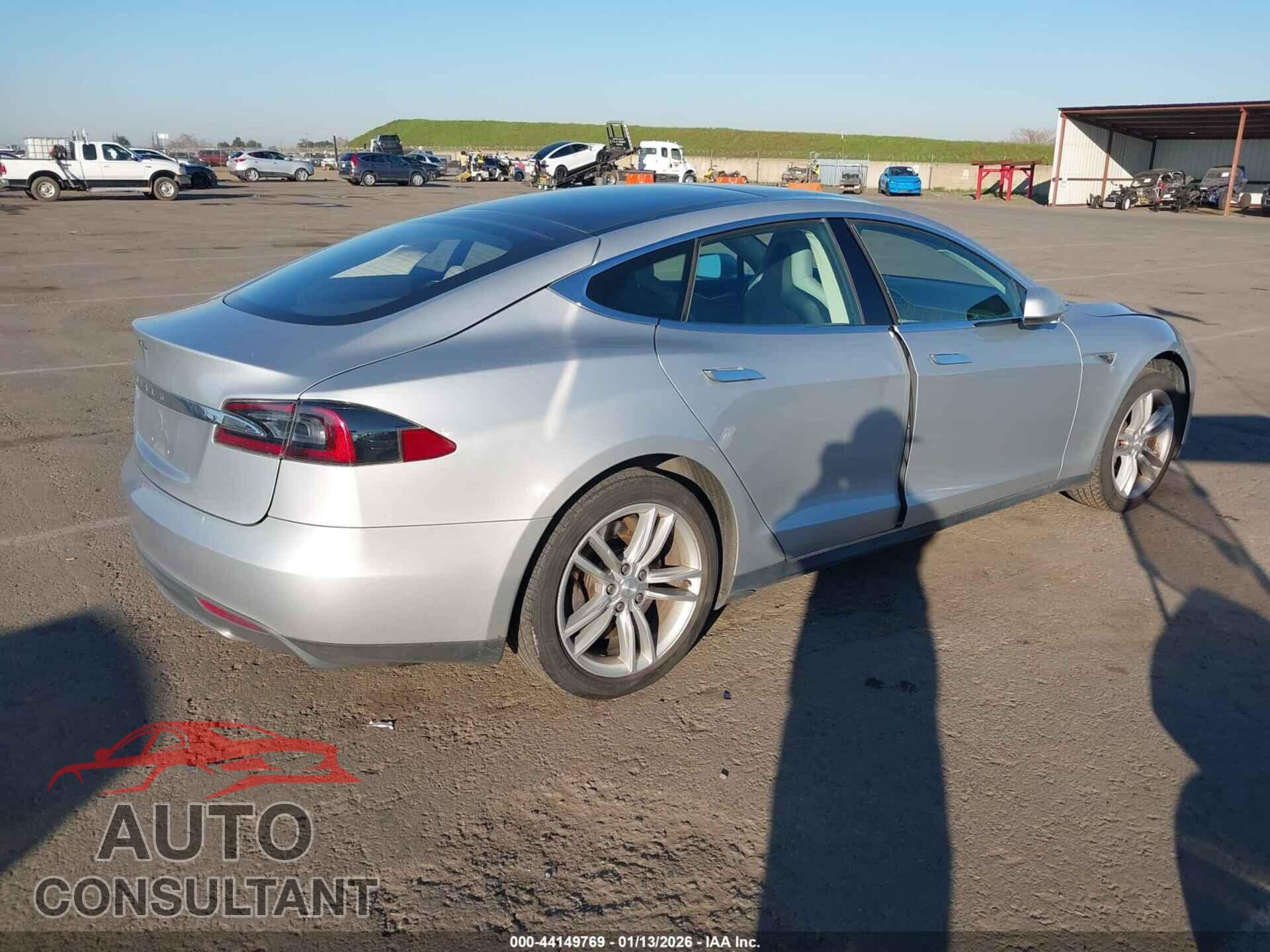 TESLA MODEL S 2013 - 5YJSA1DN8DFP04438