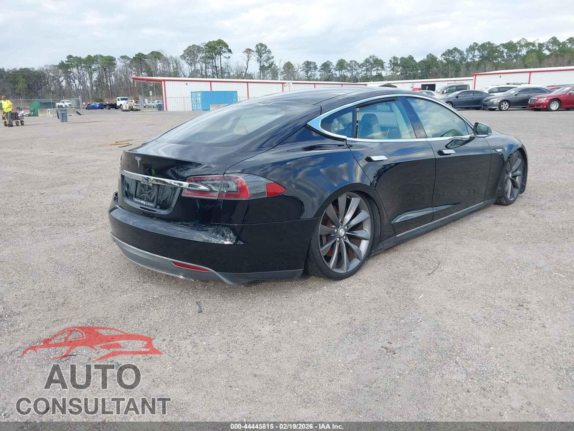 TESLA MODEL S 2013 - 5YJSA1AG3DFP04000