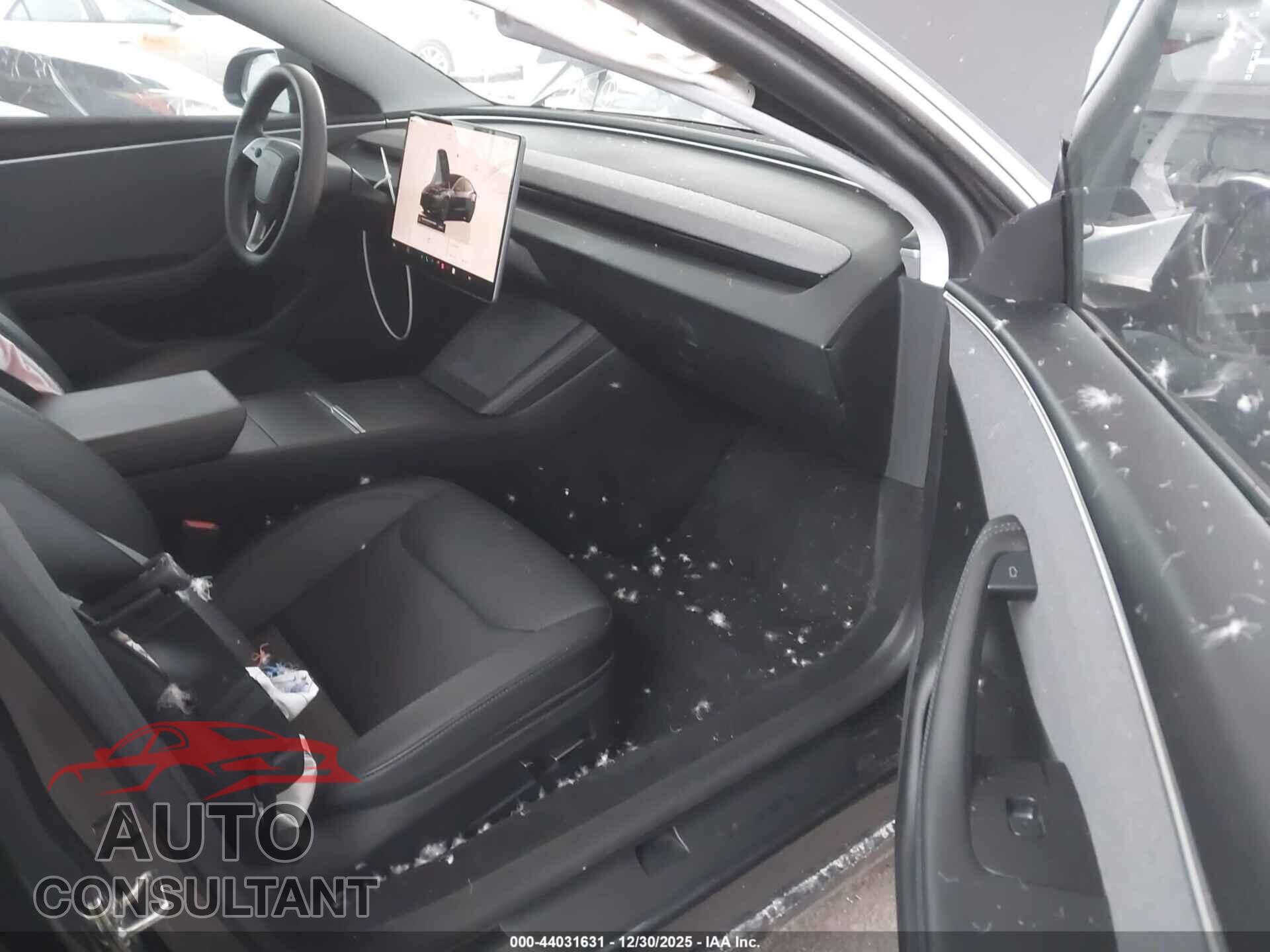 TESLA MODEL 3 2024 - 5YJ3E1EA5RF726005