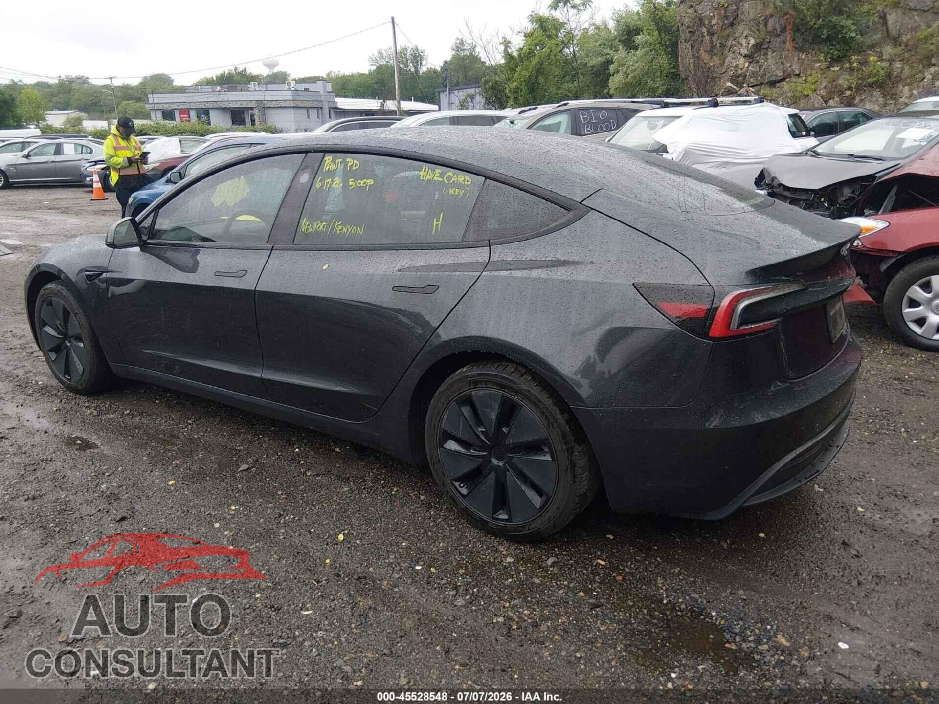TESLA MODEL 3 2024 - 5YJ3E1EA2RF721103