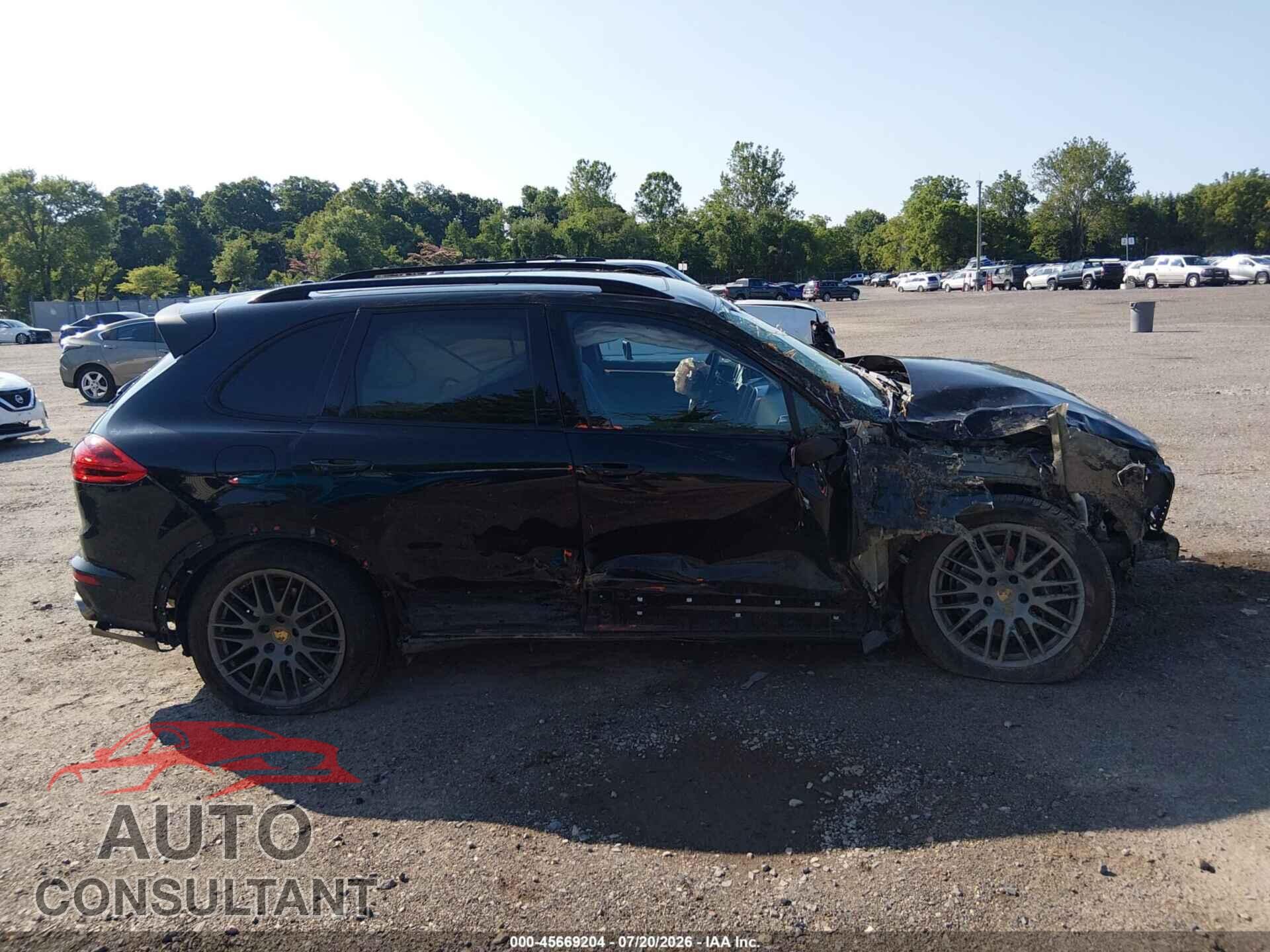 PORSCHE CAYENNE 2017 - WP1AA2A29HKA92298