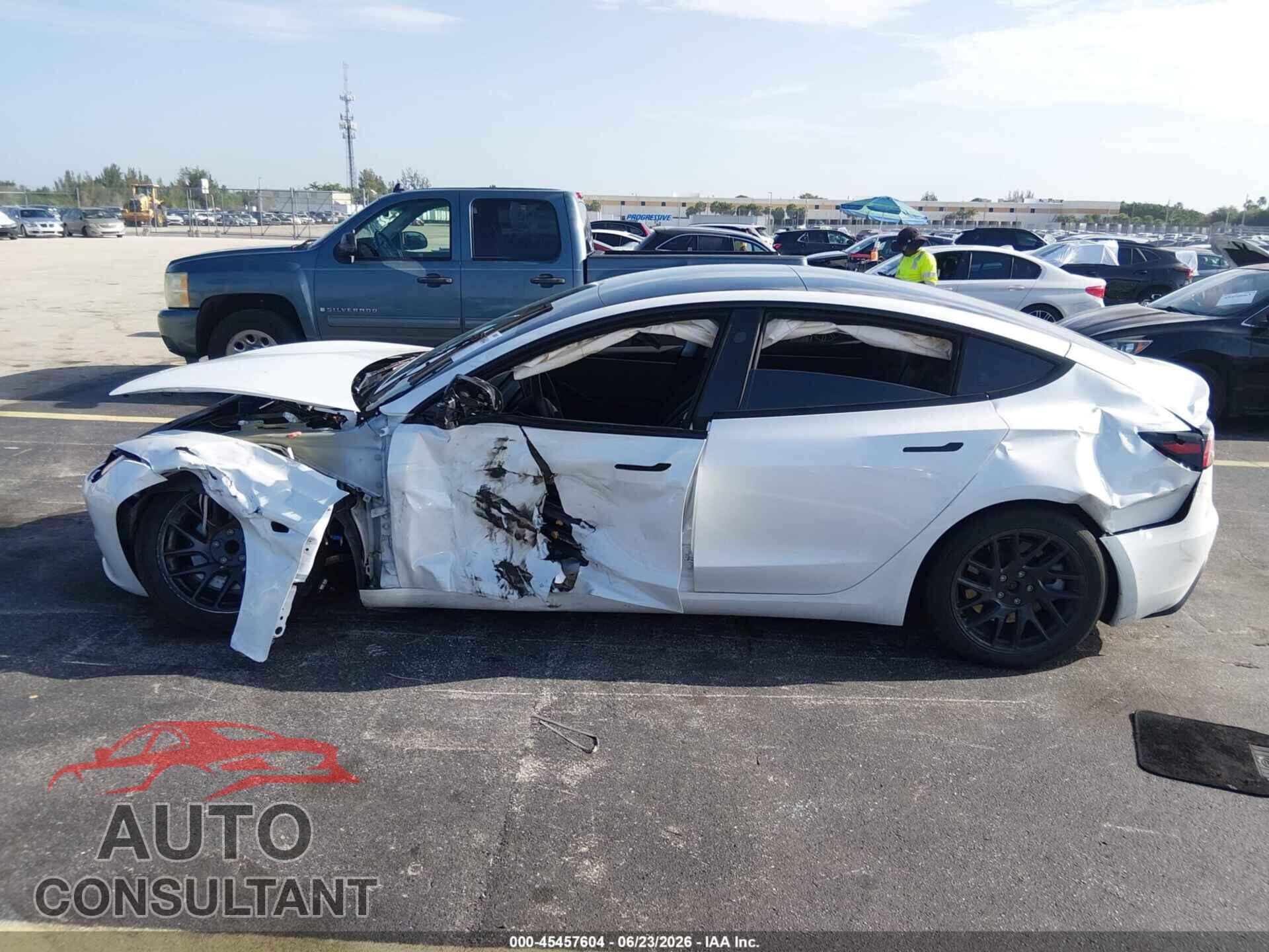 TESLA MODEL 3 2024 - 5YJ3E1EA3RF727542