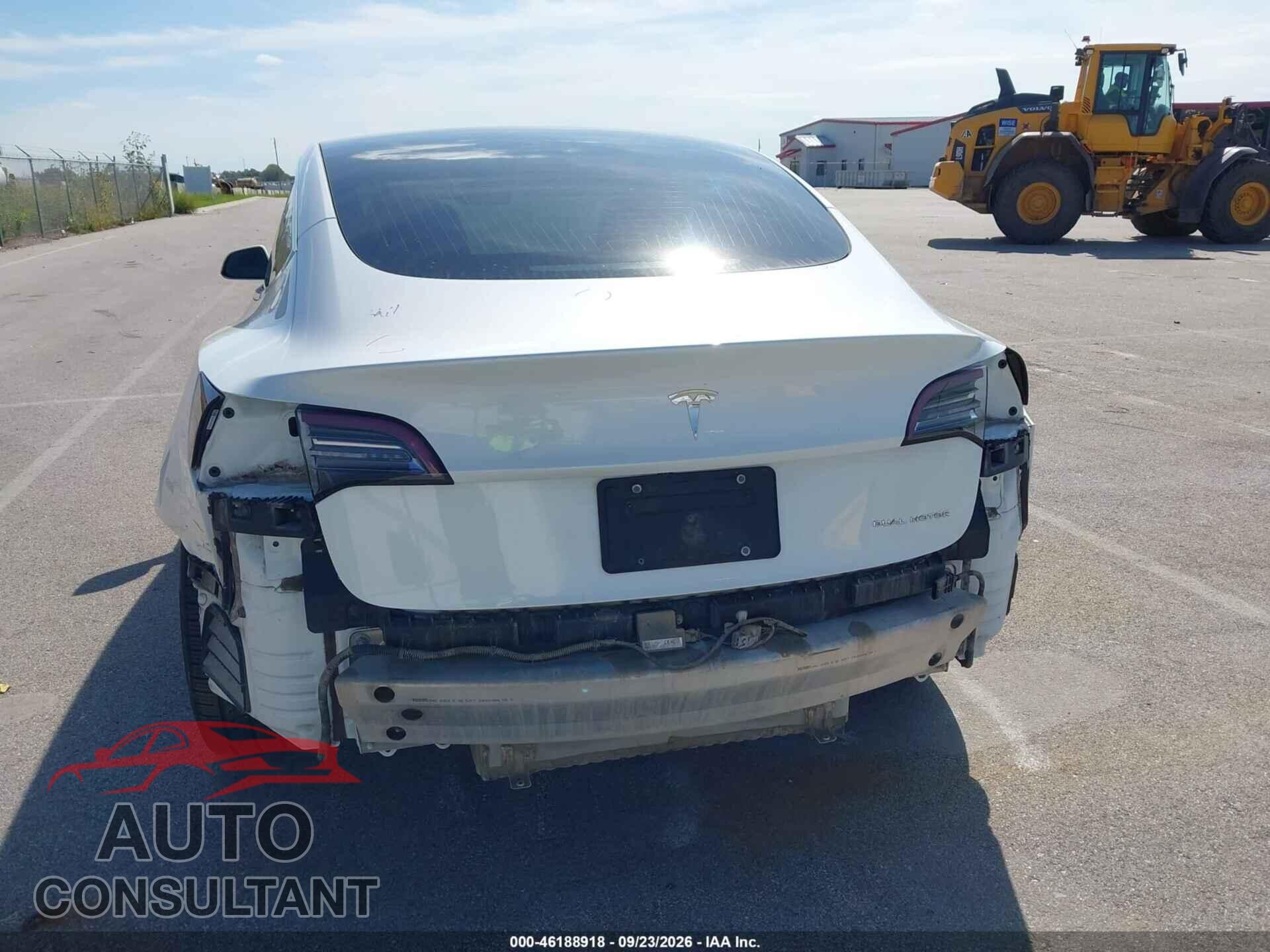 TESLA MODEL 3 2019 - 5YJ3E1EB8KF494448