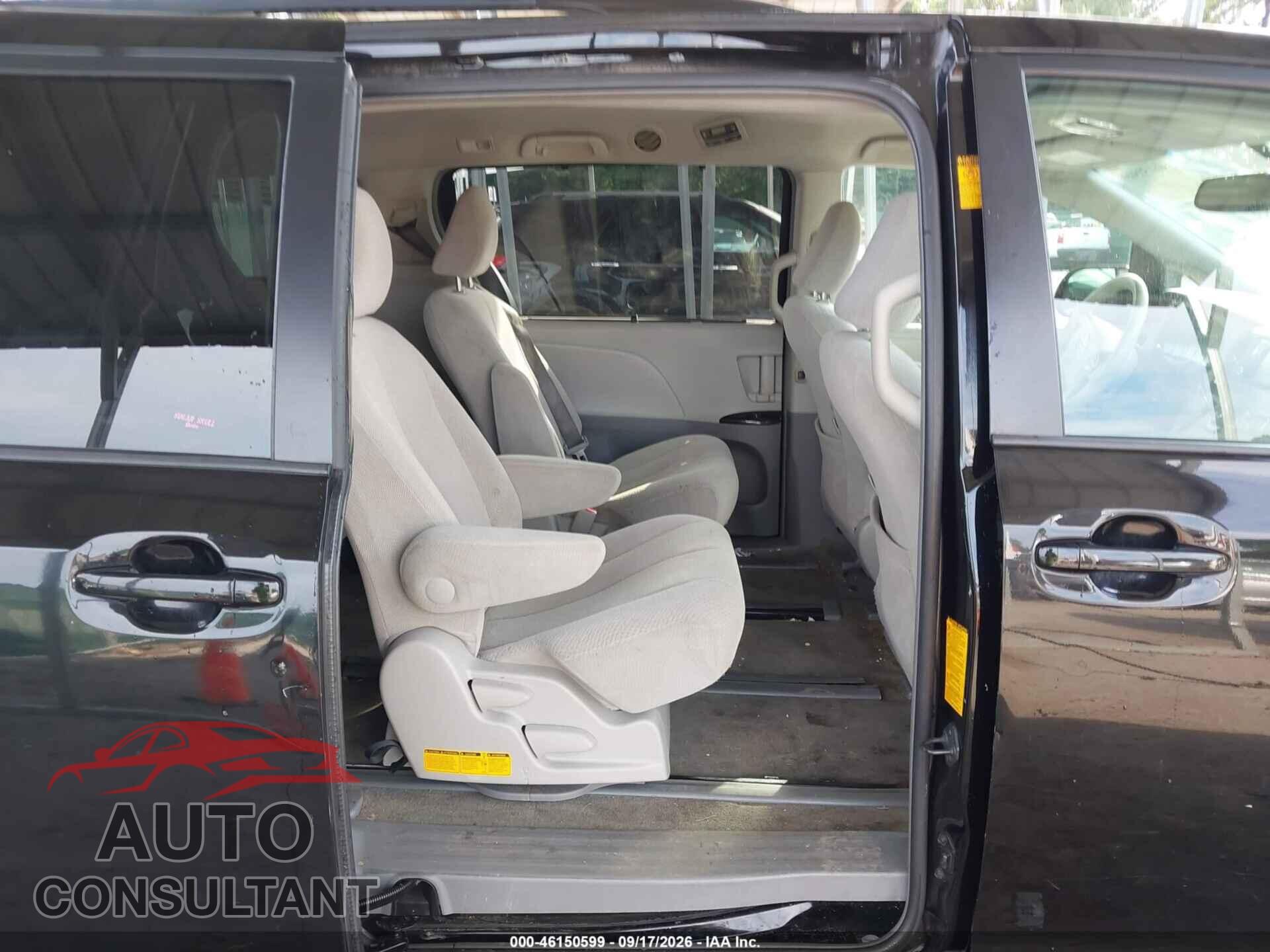 TOYOTA SIENNA 2013 - 5TDJK3DC8DS070482