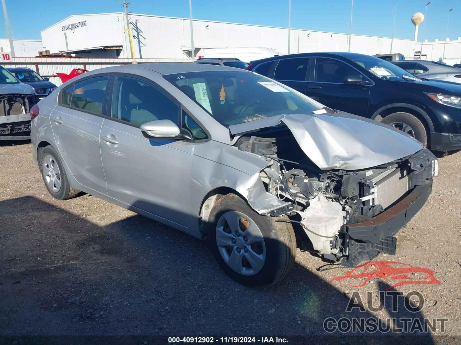 KIA FORTE 2018 - 3KPFK4A76JE225863