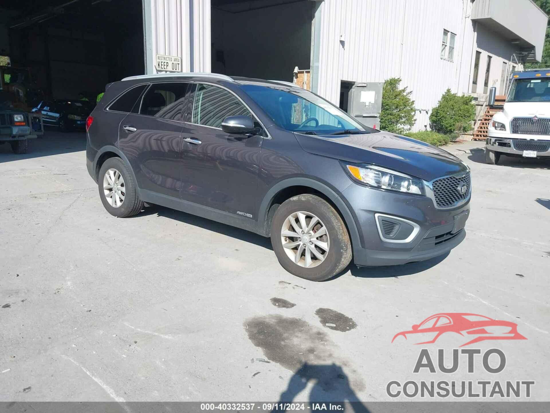 KIA SORENTO 2018 - 5XYPGDA52JG429227