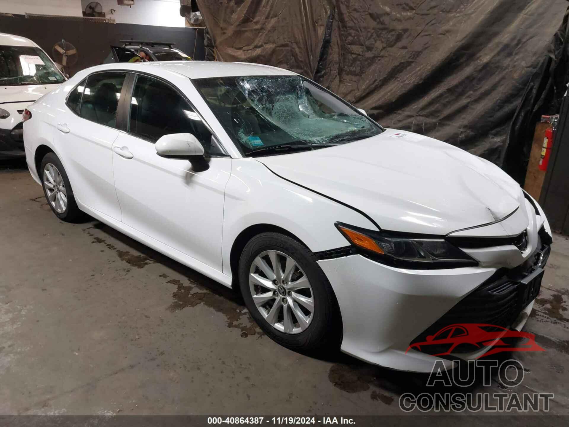 TOYOTA CAMRY 2018 - 4T1B11HK2JU113889