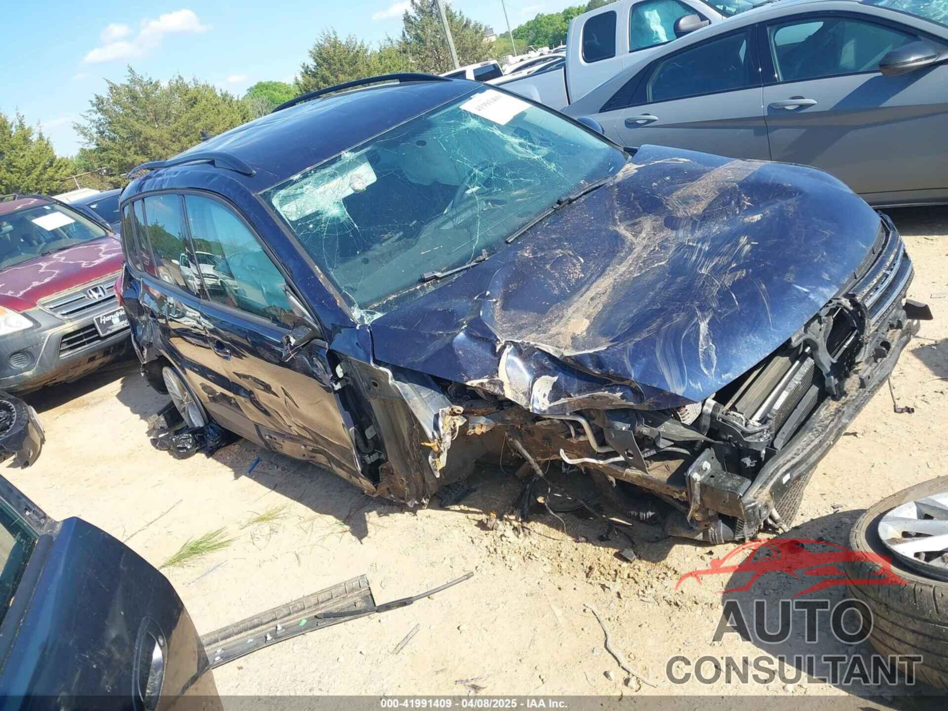 VOLKSWAGEN TIGUAN 2015 - WVGBV7AX3FW583163