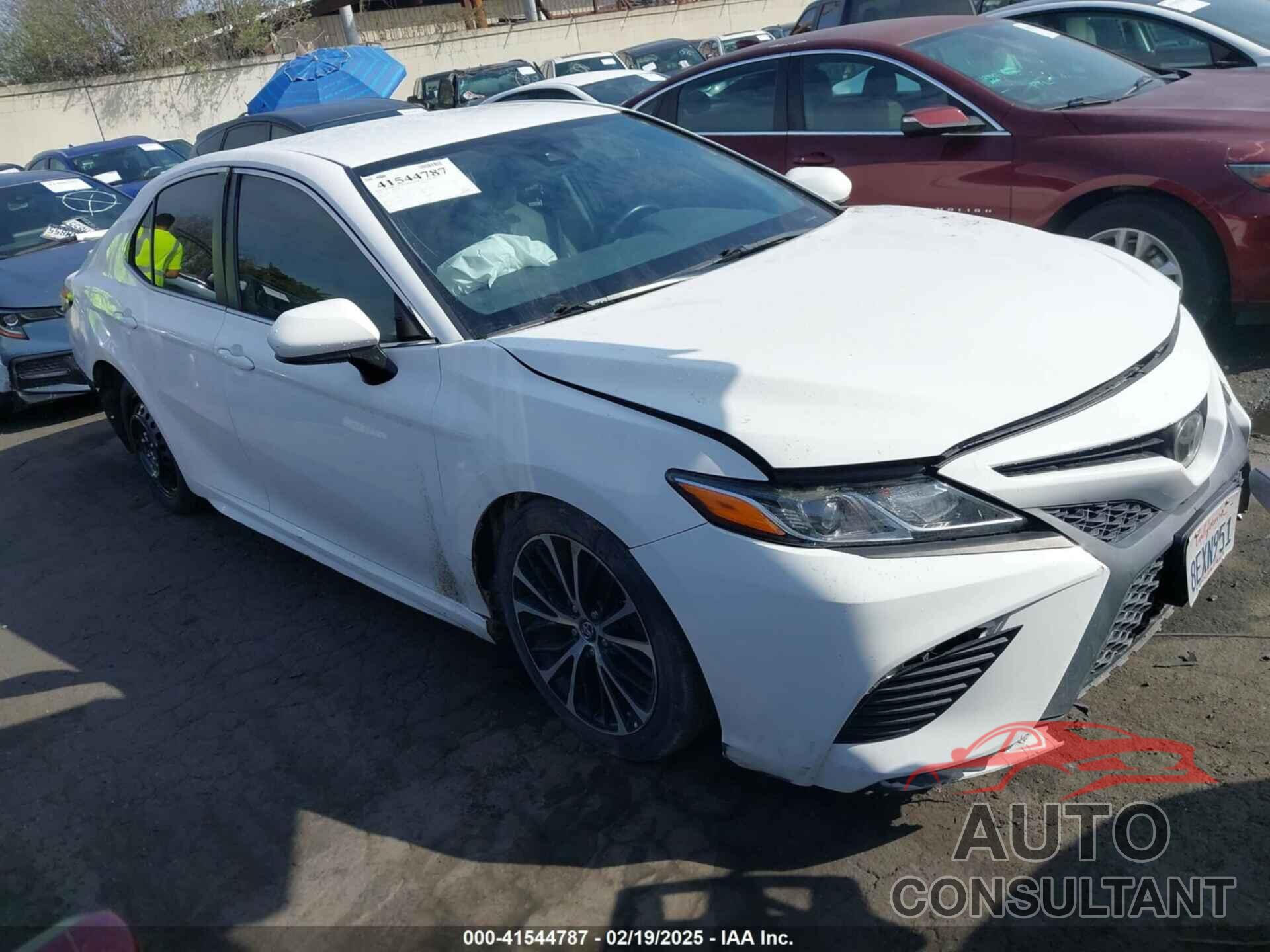 TOYOTA CAMRY 2018 - 4T1B11HK5JU635318