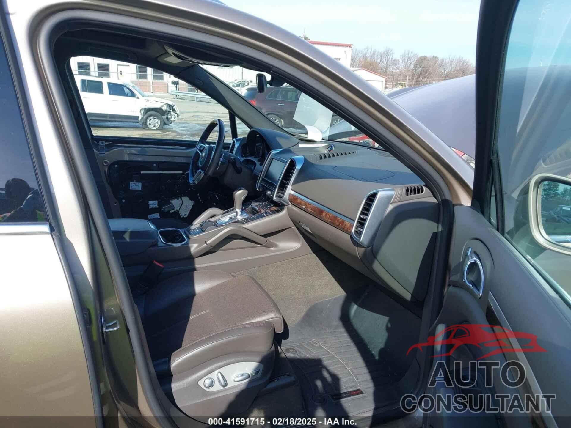 PORSCHE CAYENNE 2016 - WP1AB2A21GLA93418