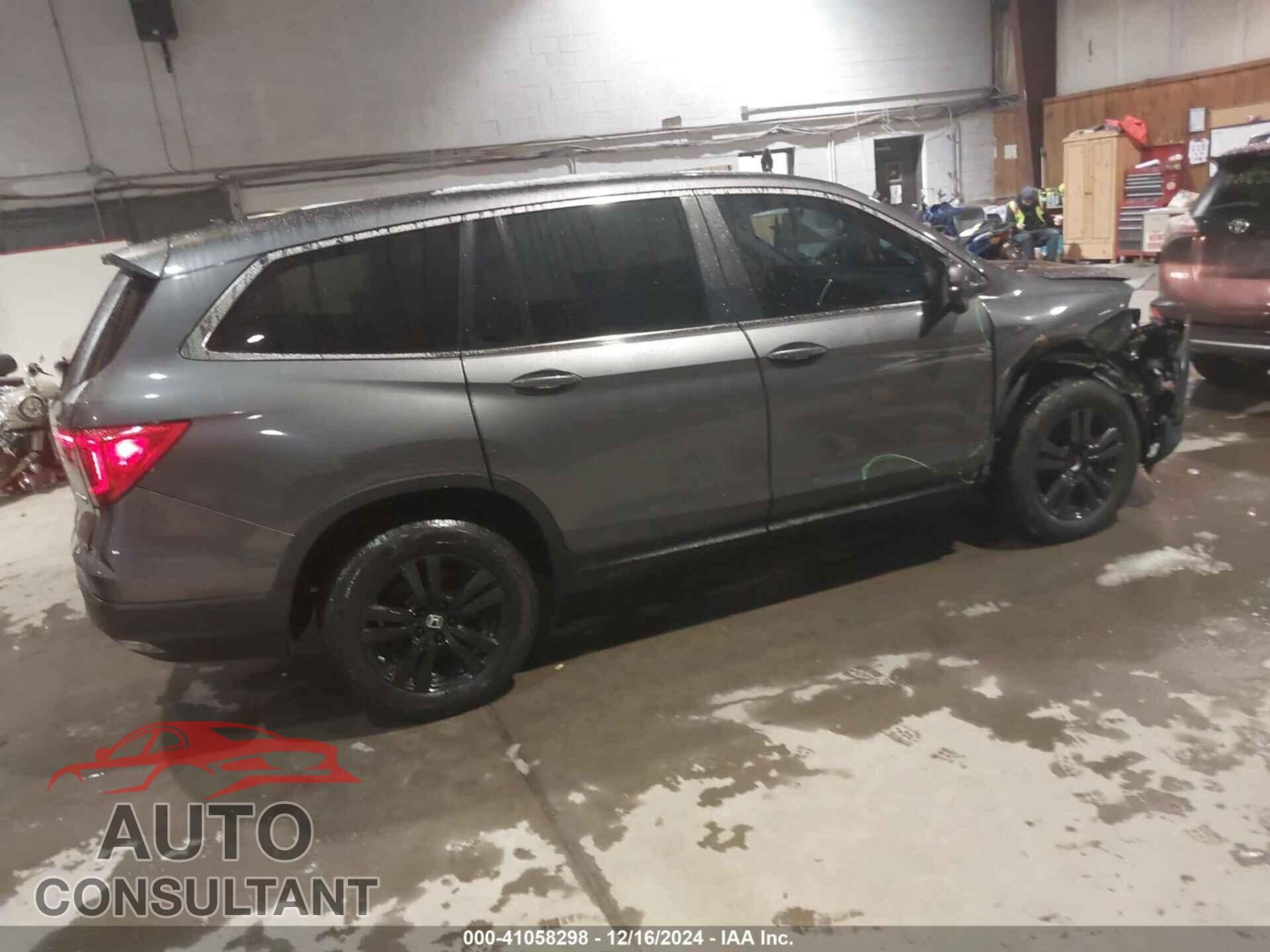 HONDA PILOT 2017 - 5FNYF6H58HB094209