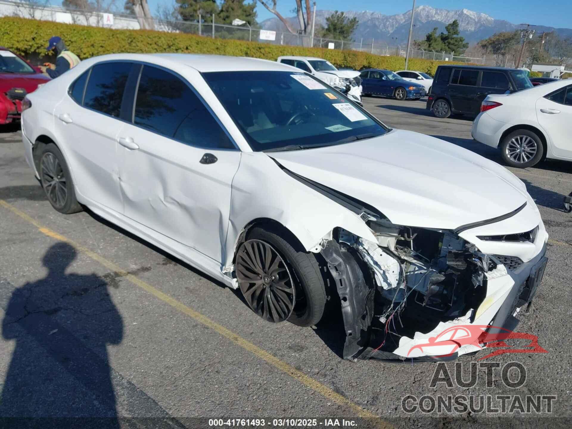 TOYOTA CAMRY 2018 - 4T1B11HKXJU140631
