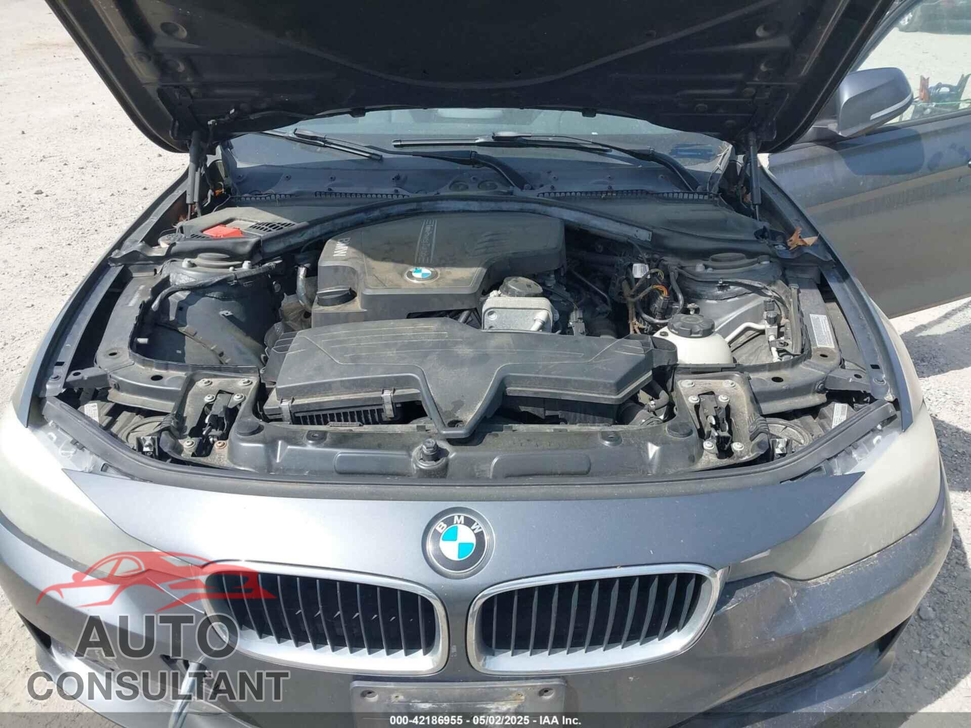 BMW 320I 2013 - WBA3C3C5XDF979586
