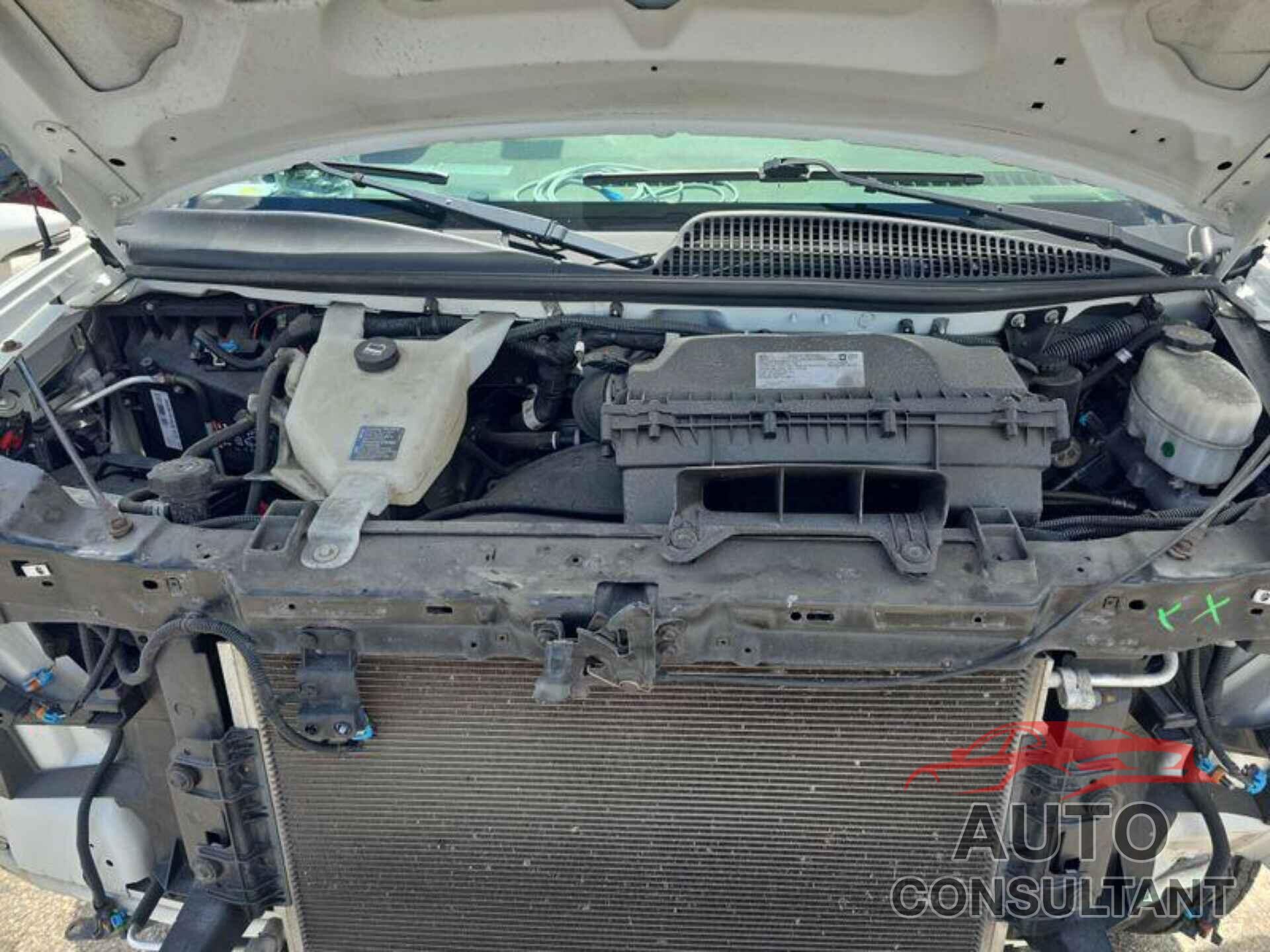 CHEVROLET EXPRESS G2500 2018 - 1GCWGAFP8J1342372