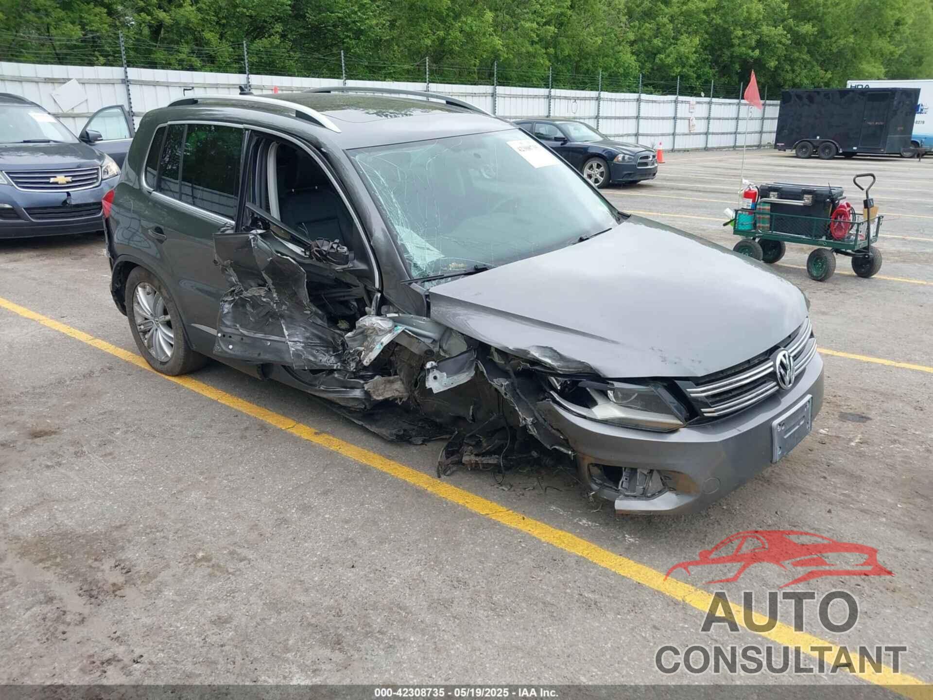 VOLKSWAGEN TIGUAN 2012 - WVGBV7AX1CW095230