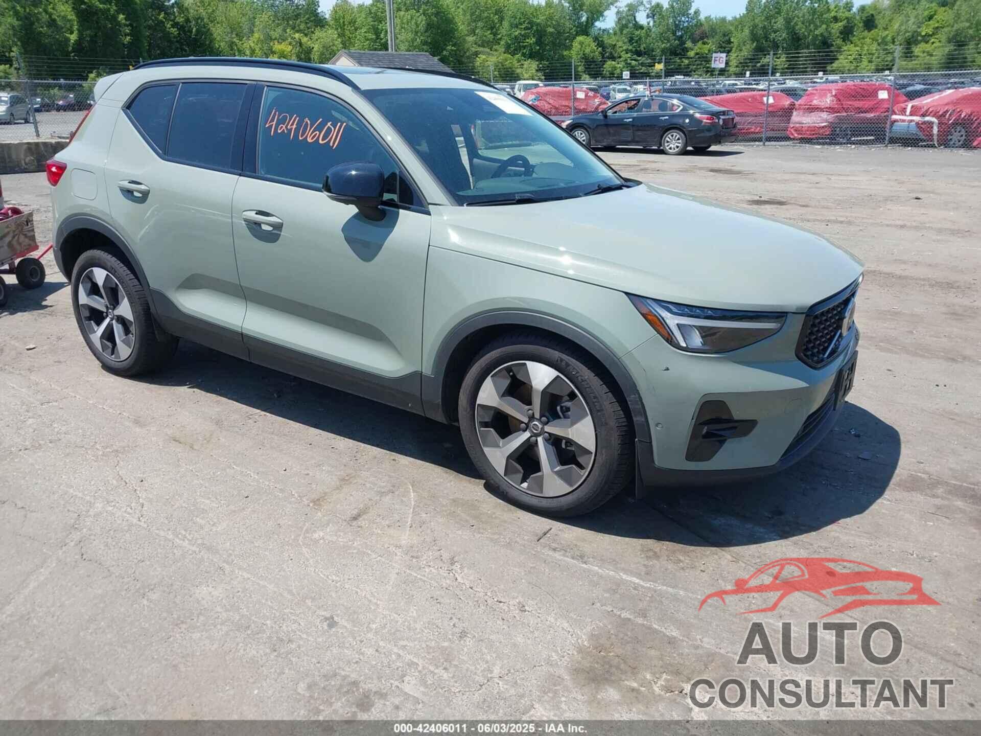 VOLVO XC40 2025 - YV4L12UC1S2453686