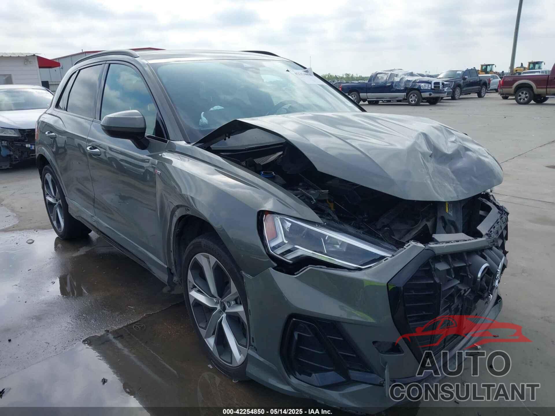 AUDI Q3 2021 - WA1EECF32M1062424