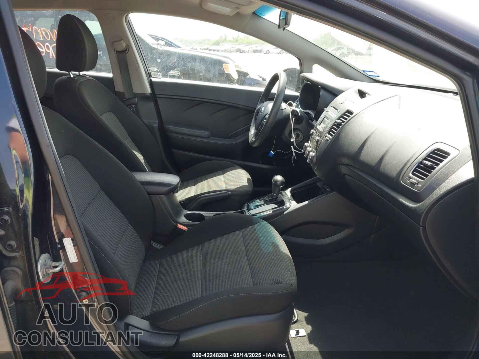 KIA FORTE 2017 - KNAFK5A89H5681132