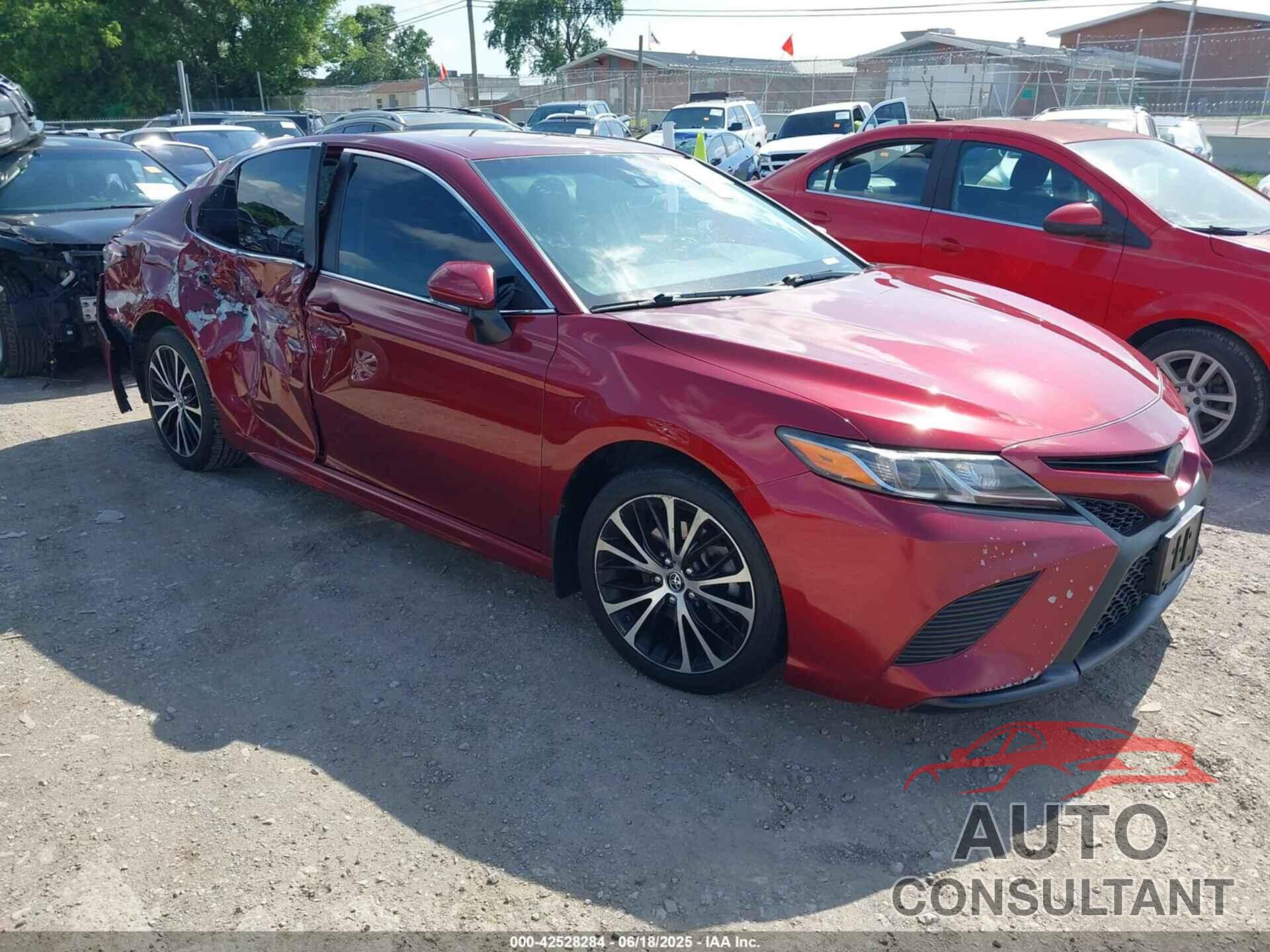 TOYOTA CAMRY 2018 - 4T1B11HK2JU672813