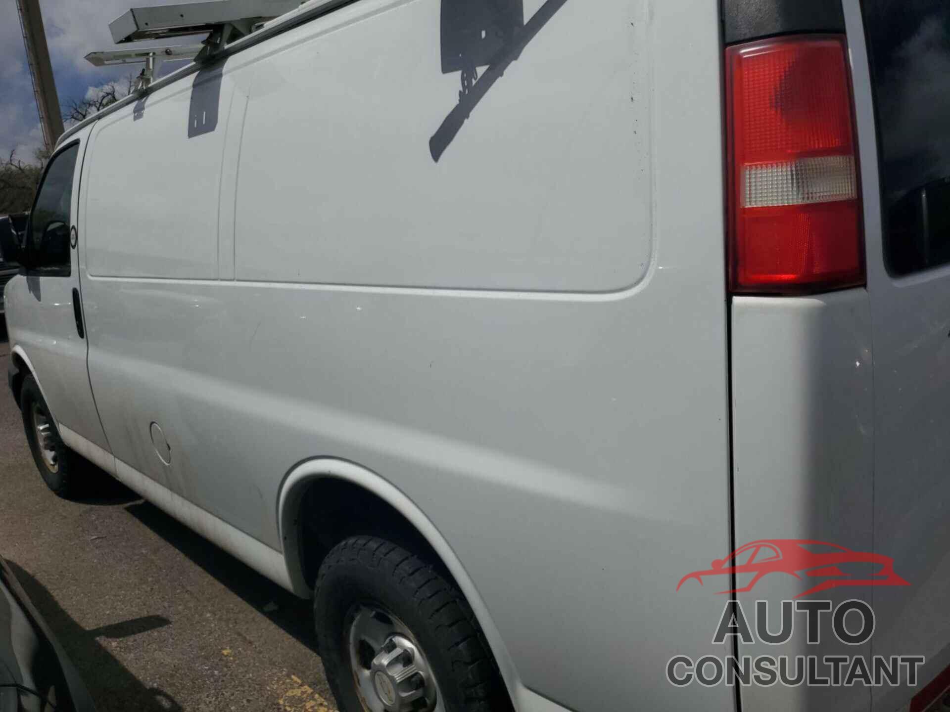 CHEVROLET EXPRESS G2500 2011 - 1GCWGFCA0B1177402