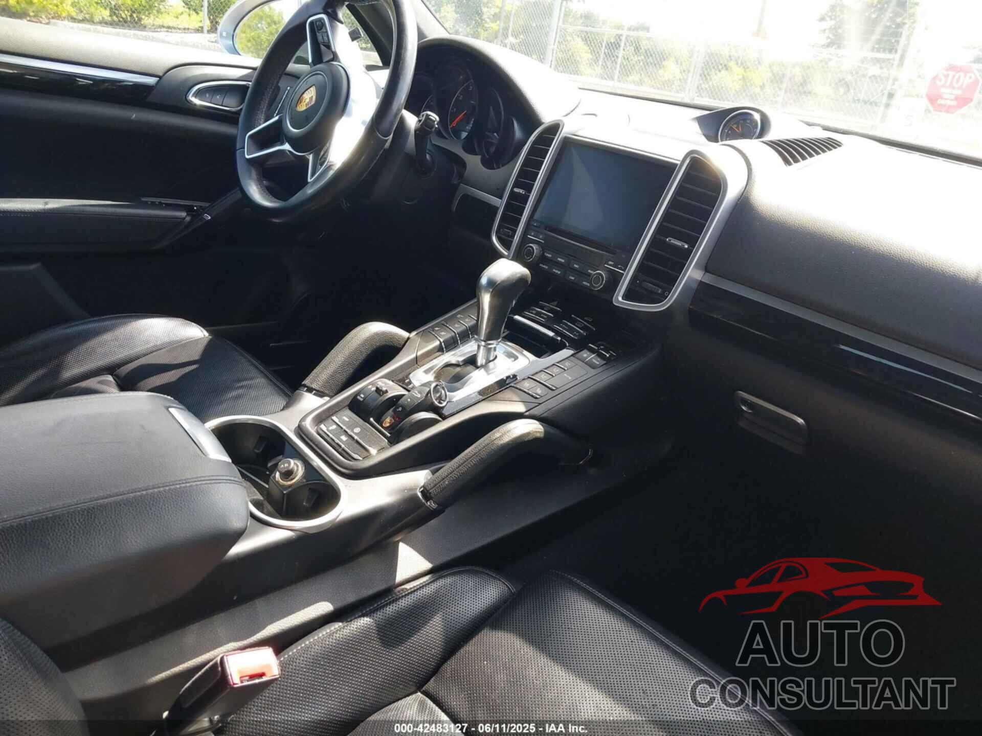 PORSCHE CAYENNE 2017 - WP1AA2A21HKA83921