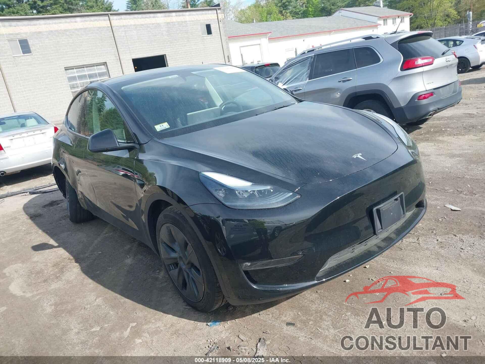 TESLA MODEL Y 2025 - 7SAYGDEEXSF247365