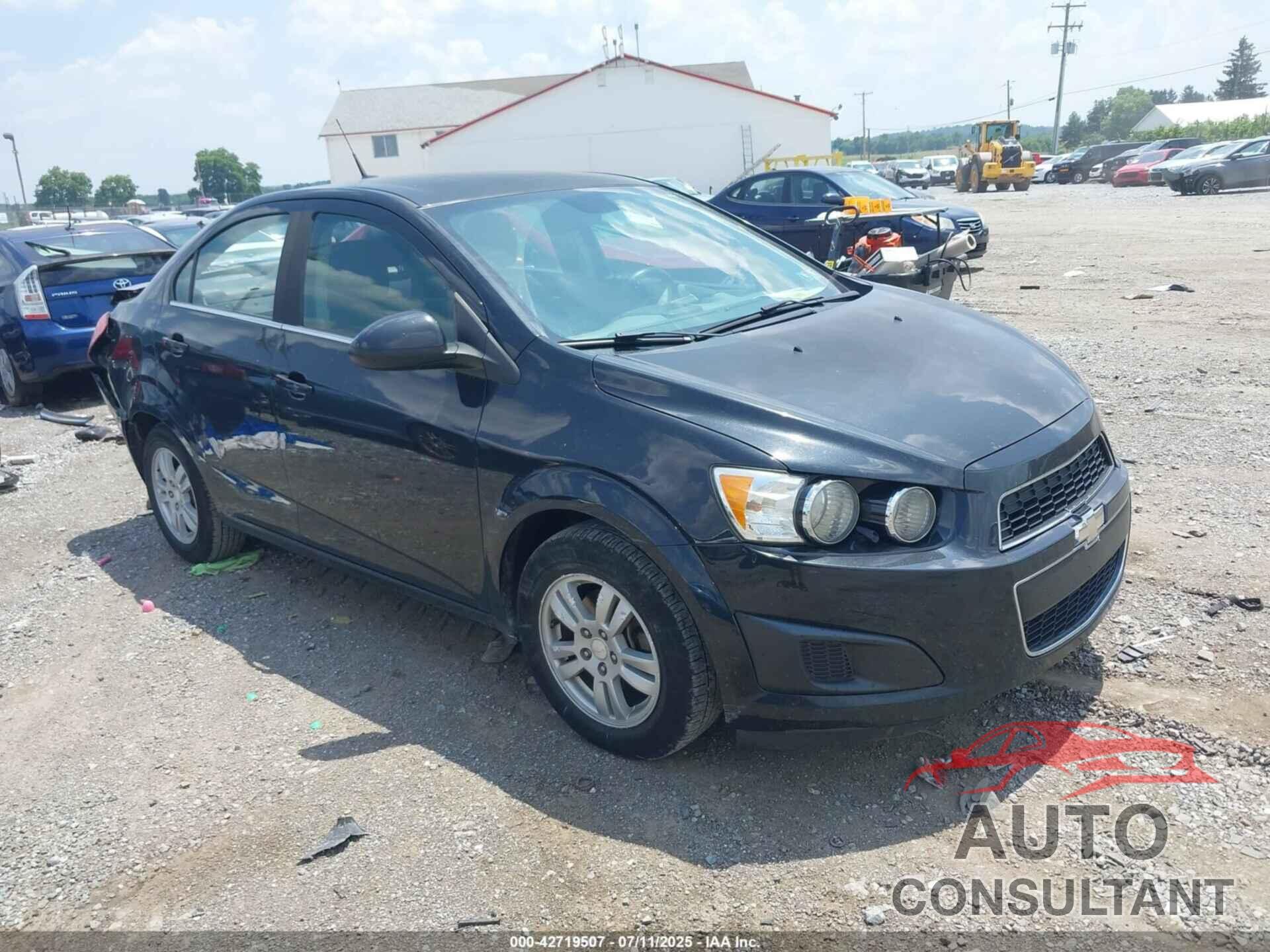 CHEVROLET SONIC 2013 - 1G1JC5SH8D4248192