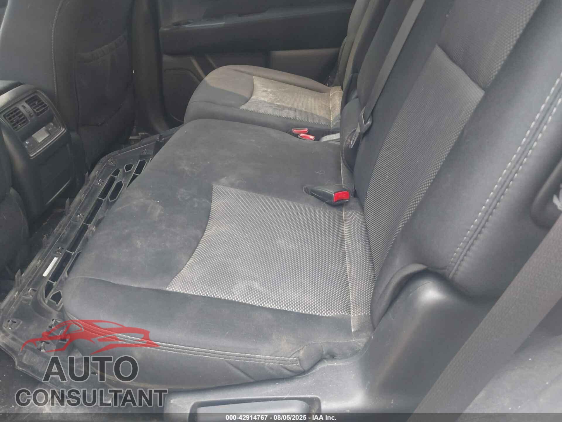 NISSAN PATHFINDER 2017 - 5N1DR2MM5HC689832
