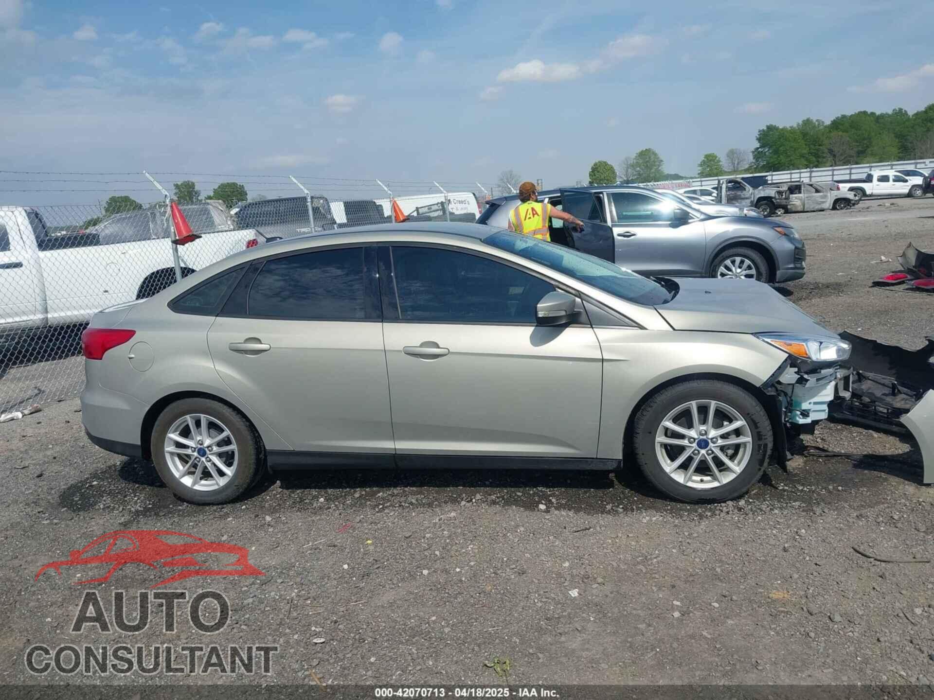 FORD FOCUS 2015 - 1FADP3F26FL209022