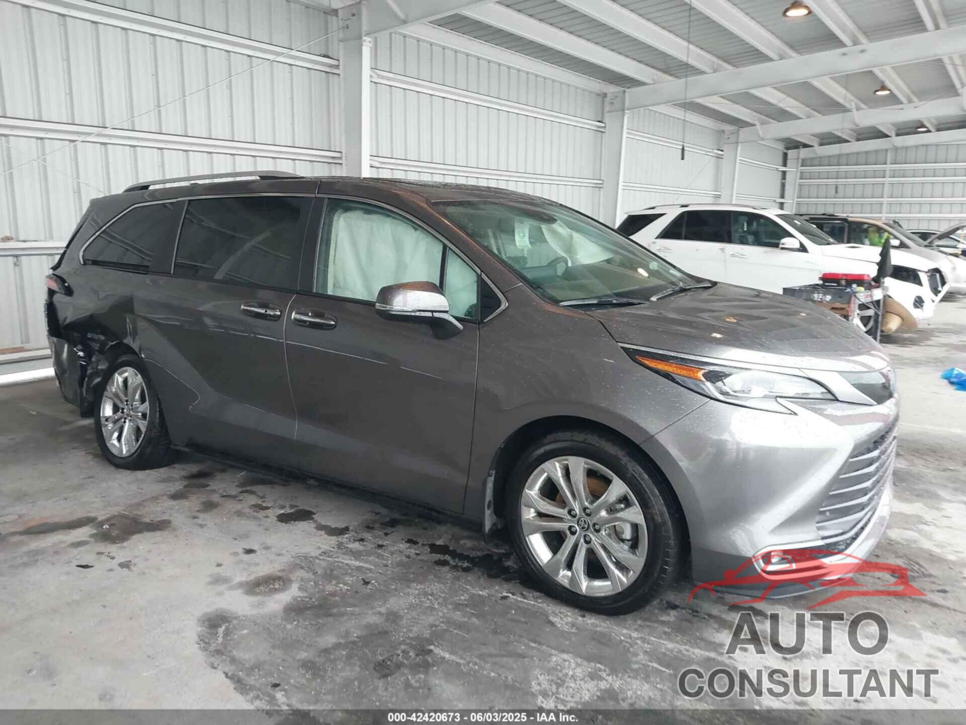 TOYOTA SIENNA 2024 - 5TDERKEC8RS225075
