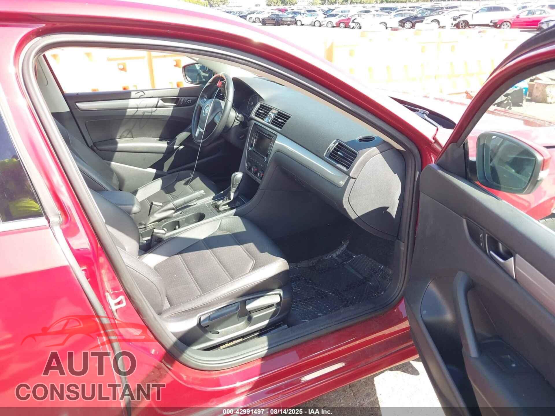 VOLKSWAGEN PASSAT 2015 - 1VWAT7A36FC086285