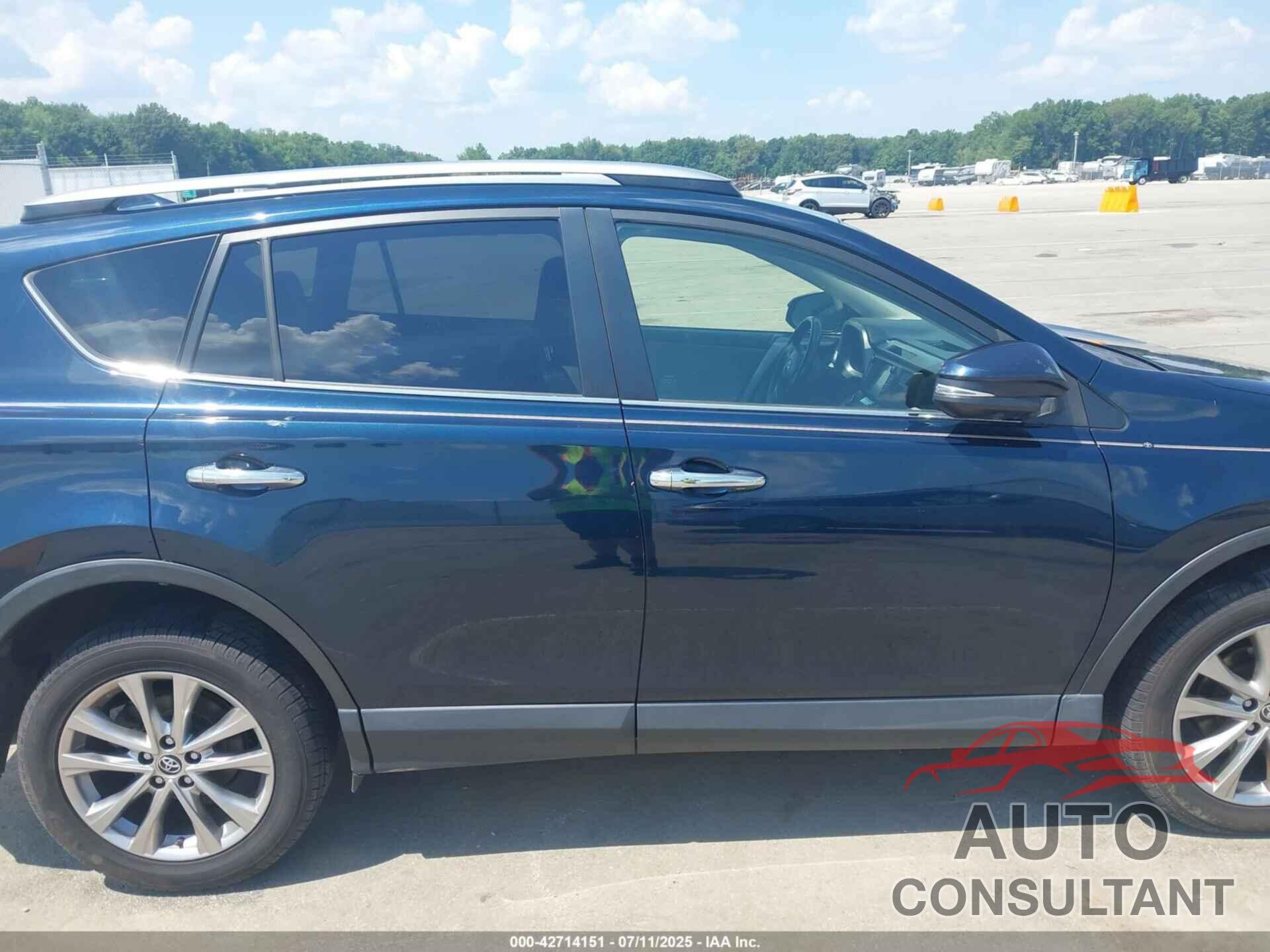 TOYOTA RAV4 2017 - JTMYFREV7HJ109166