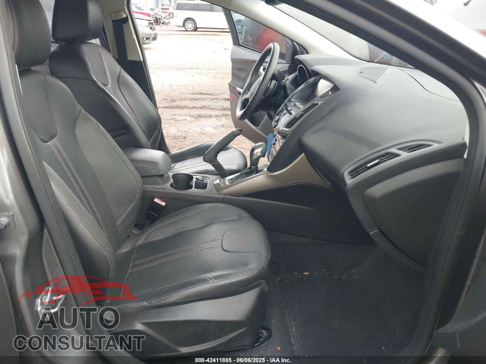 FORD FOCUS 2012 - 1FAHP3M22CL413574