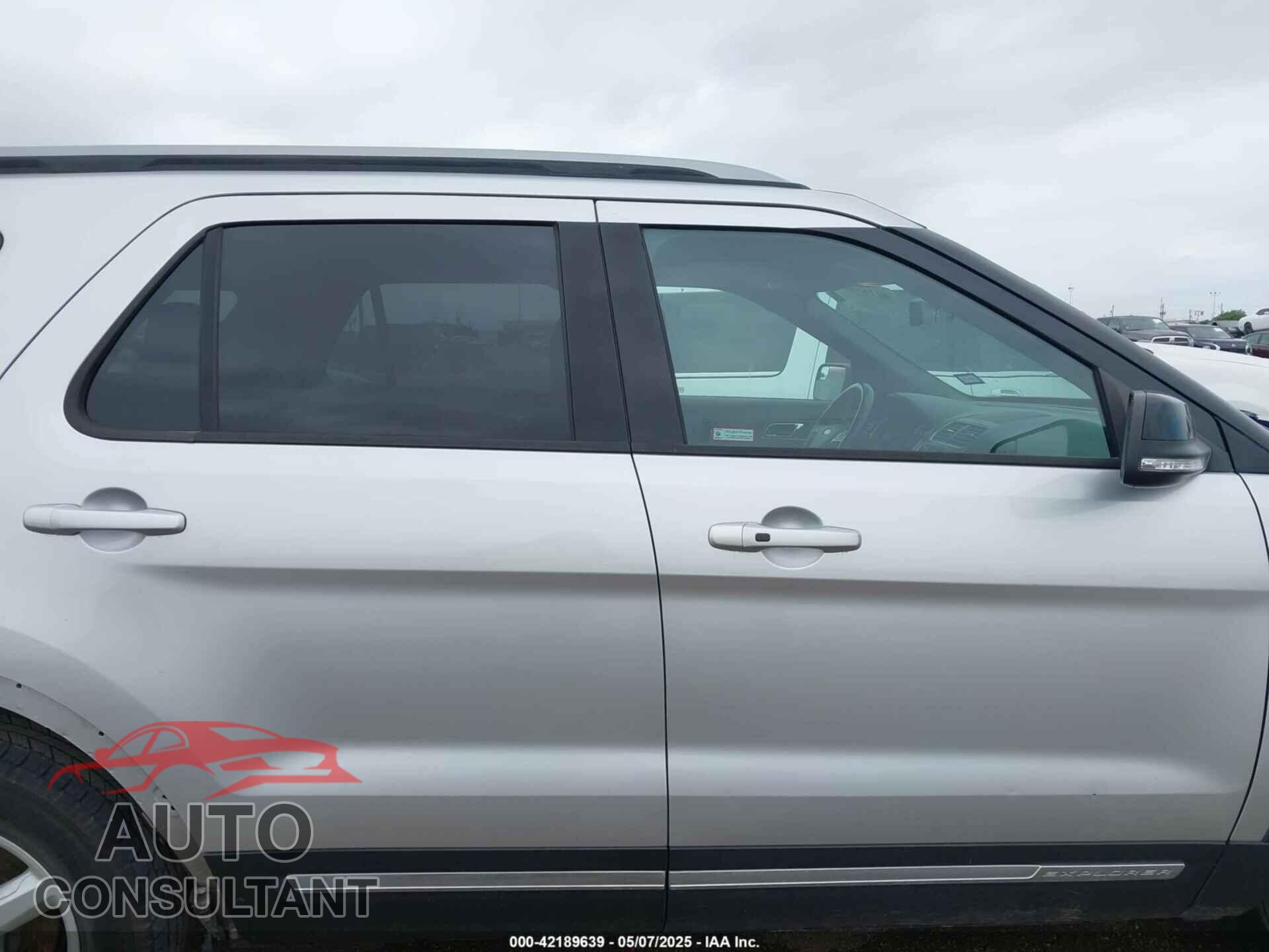 FORD EXPLORER 2018 - 1FM5K7D88JGB88909