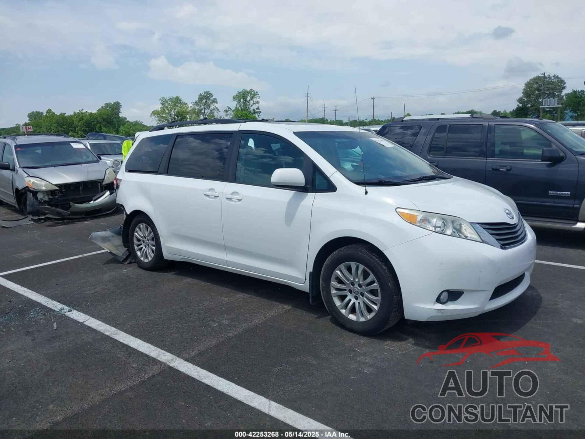 TOYOTA SIENNA 2014 - 5TDYK3DC9ES441004