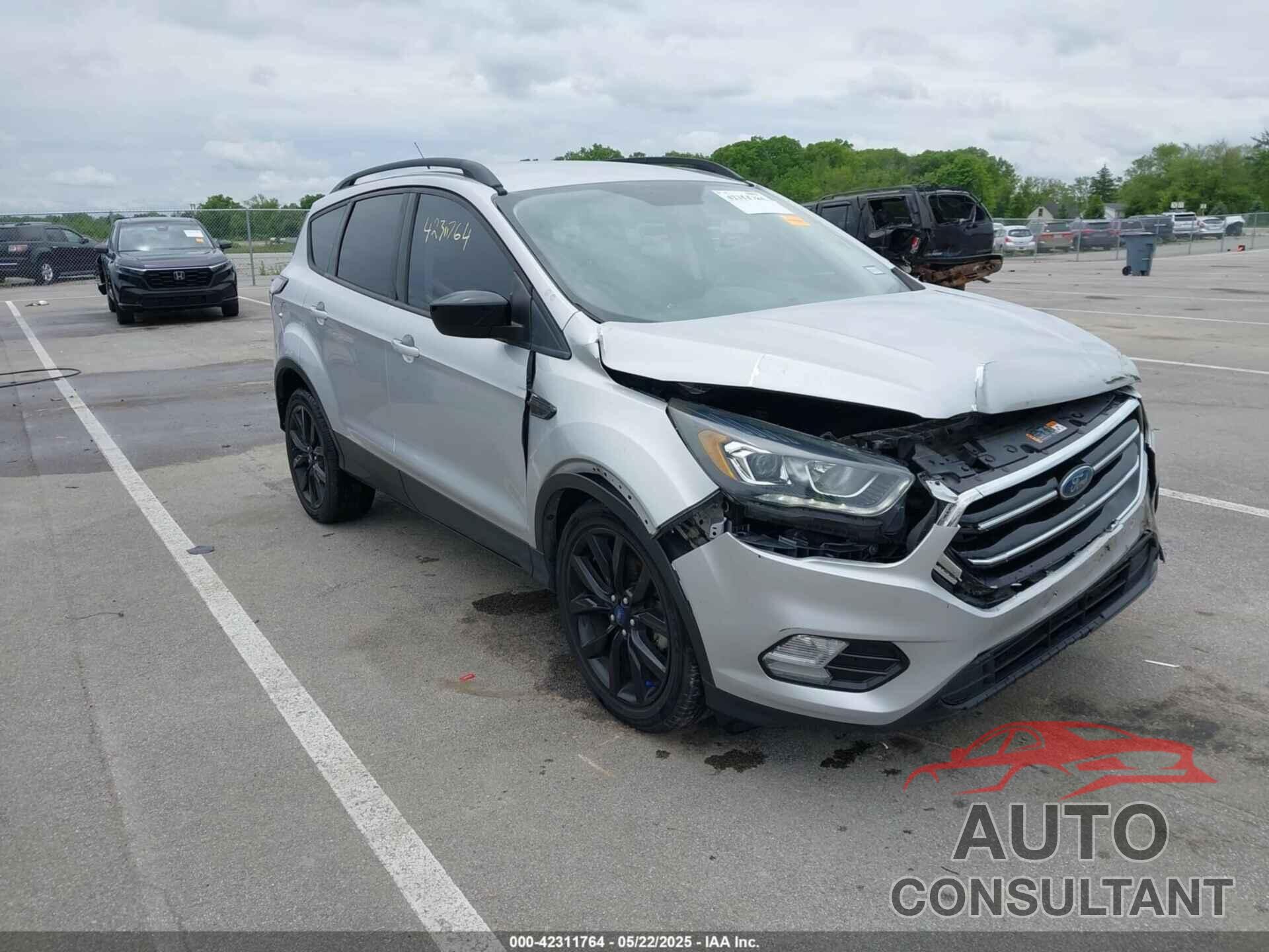 FORD ESCAPE 2018 - 1FMCU0GD8JUD50007